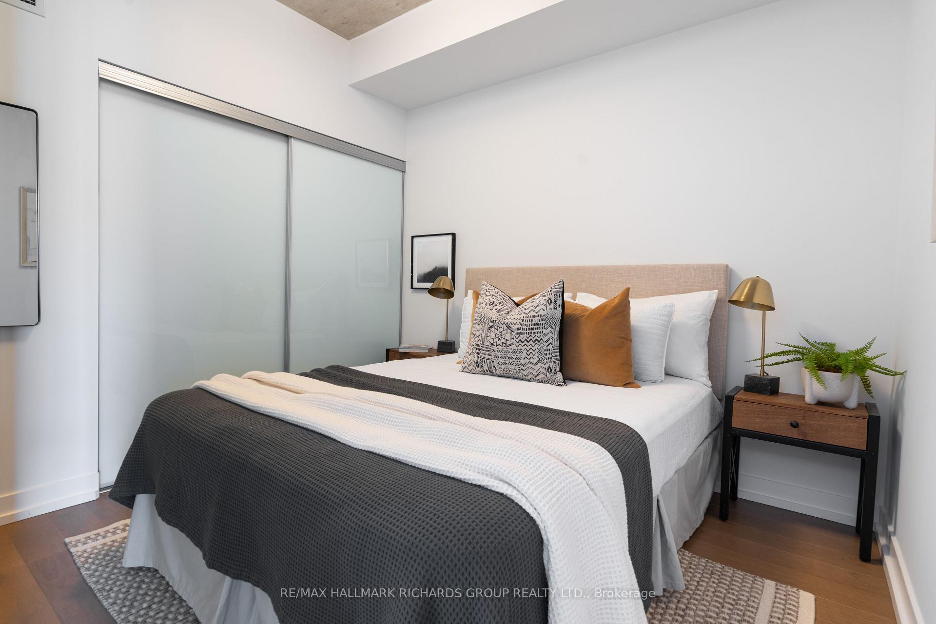 1190 Dundas Street E 419