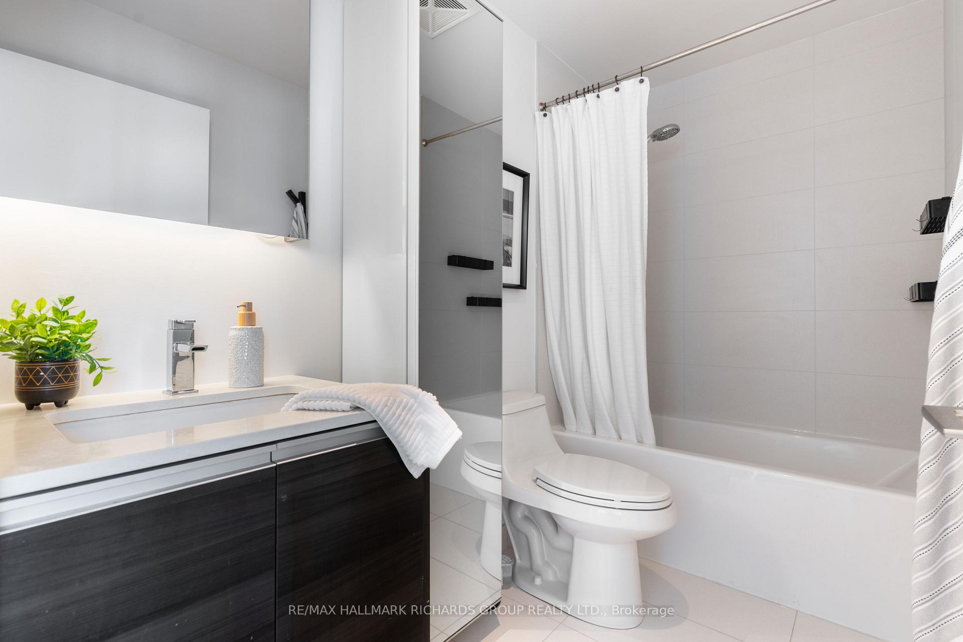 1190 Dundas Street E 419