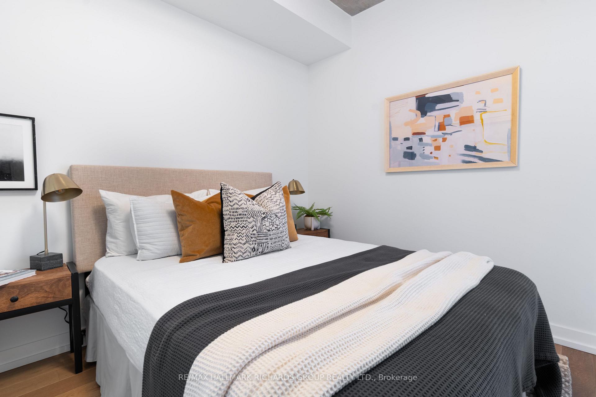 1190 Dundas Street E 419