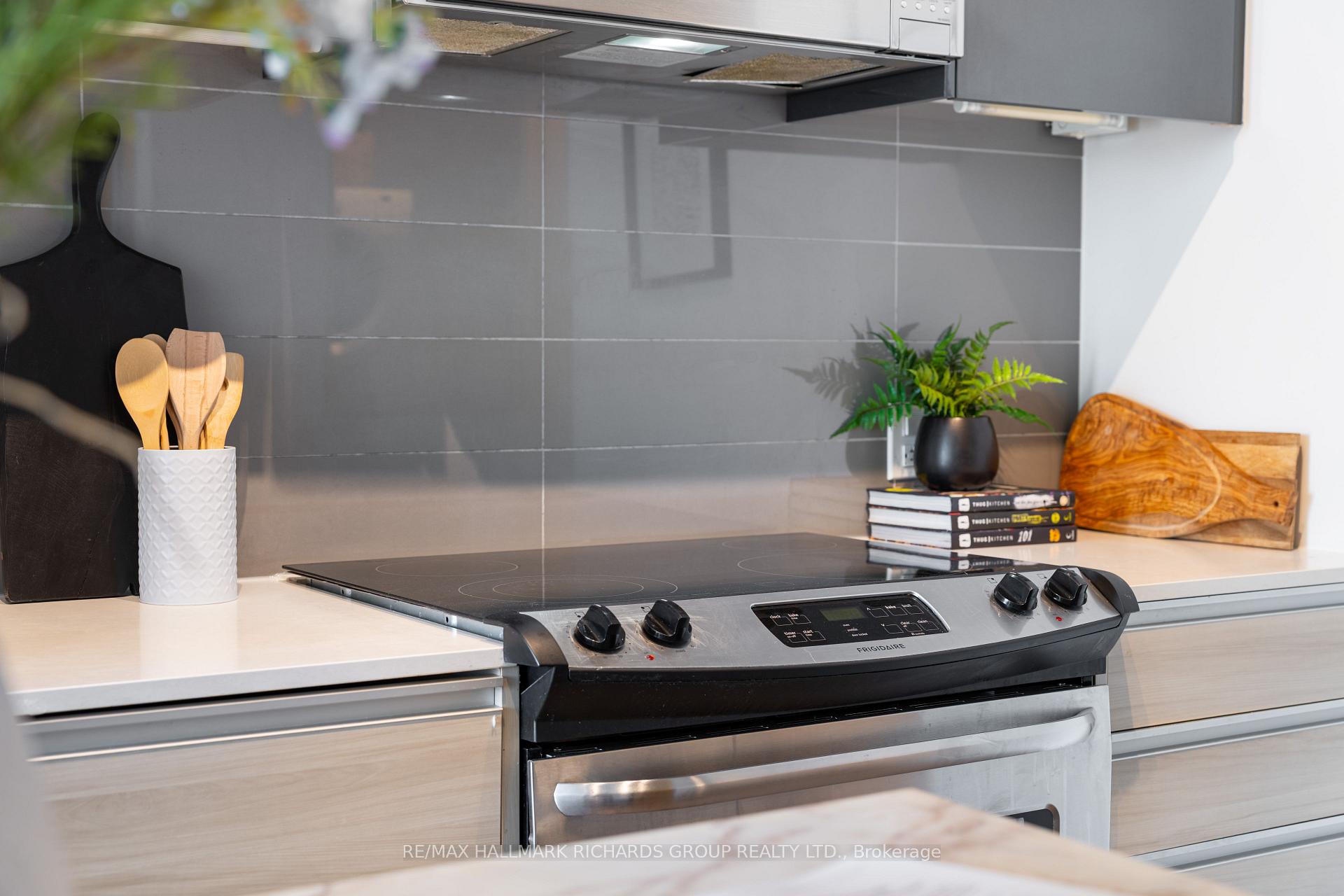 1190 Dundas Street E 419