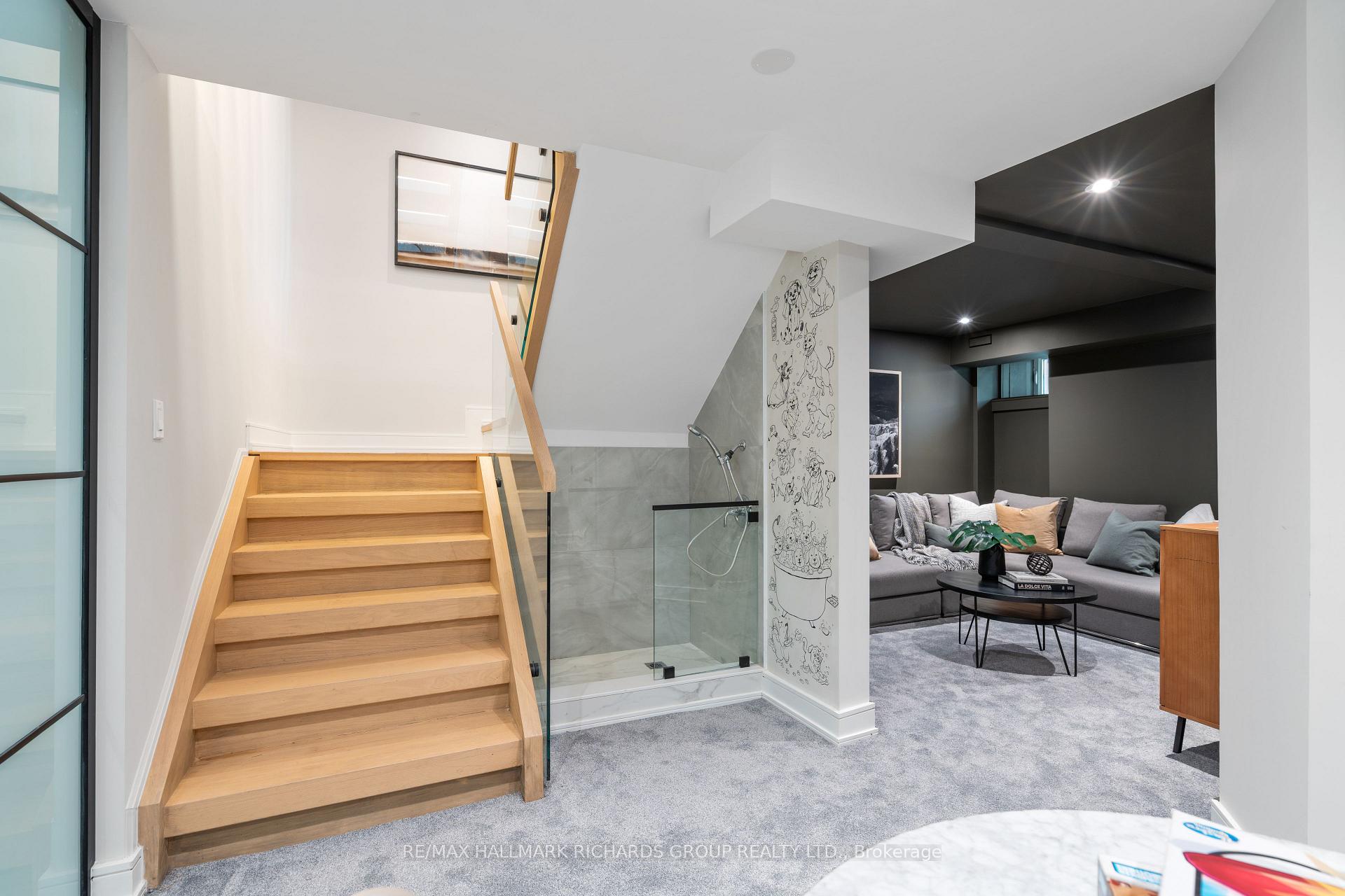 98 Dixon Avenue