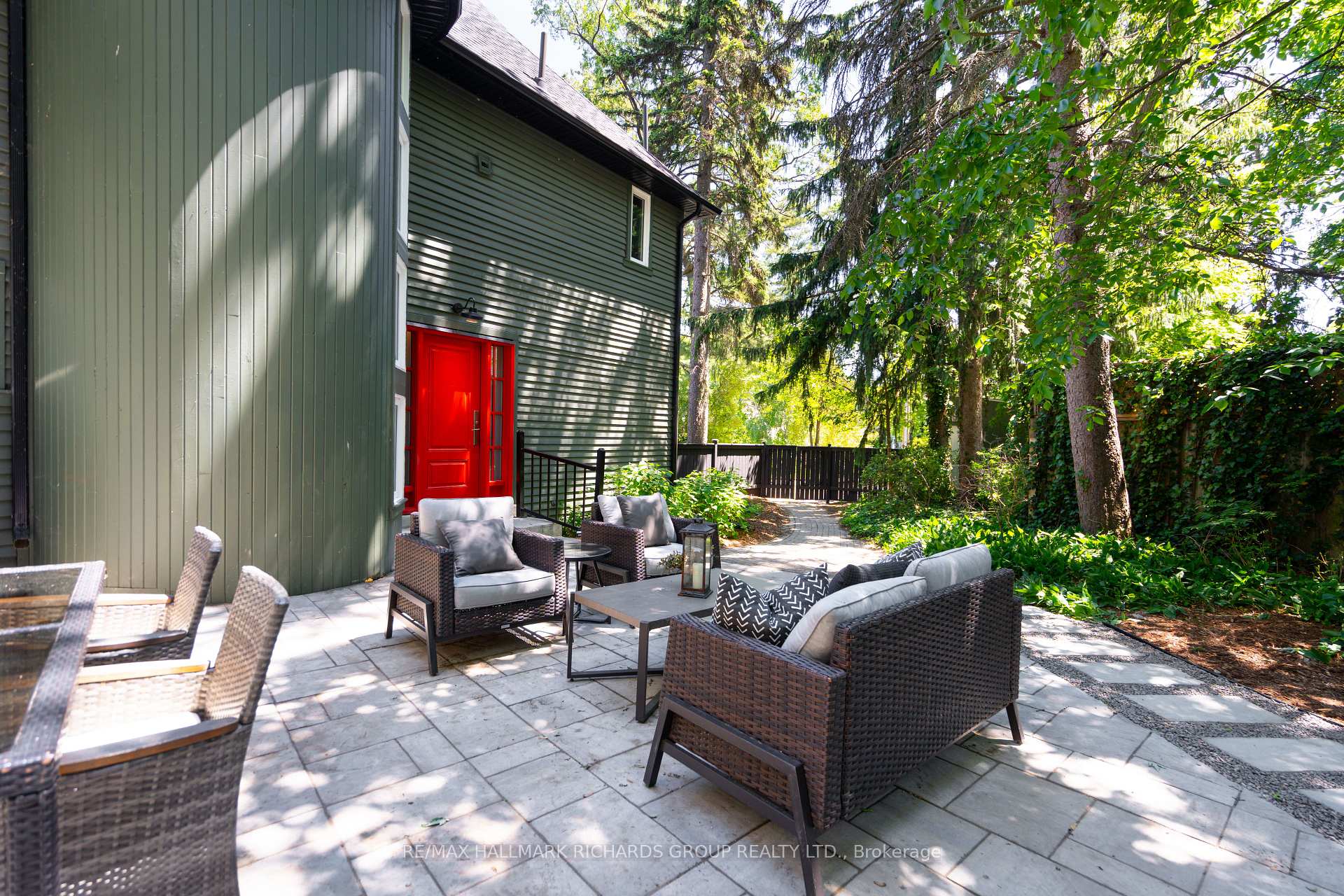 10 Springbank Avenue