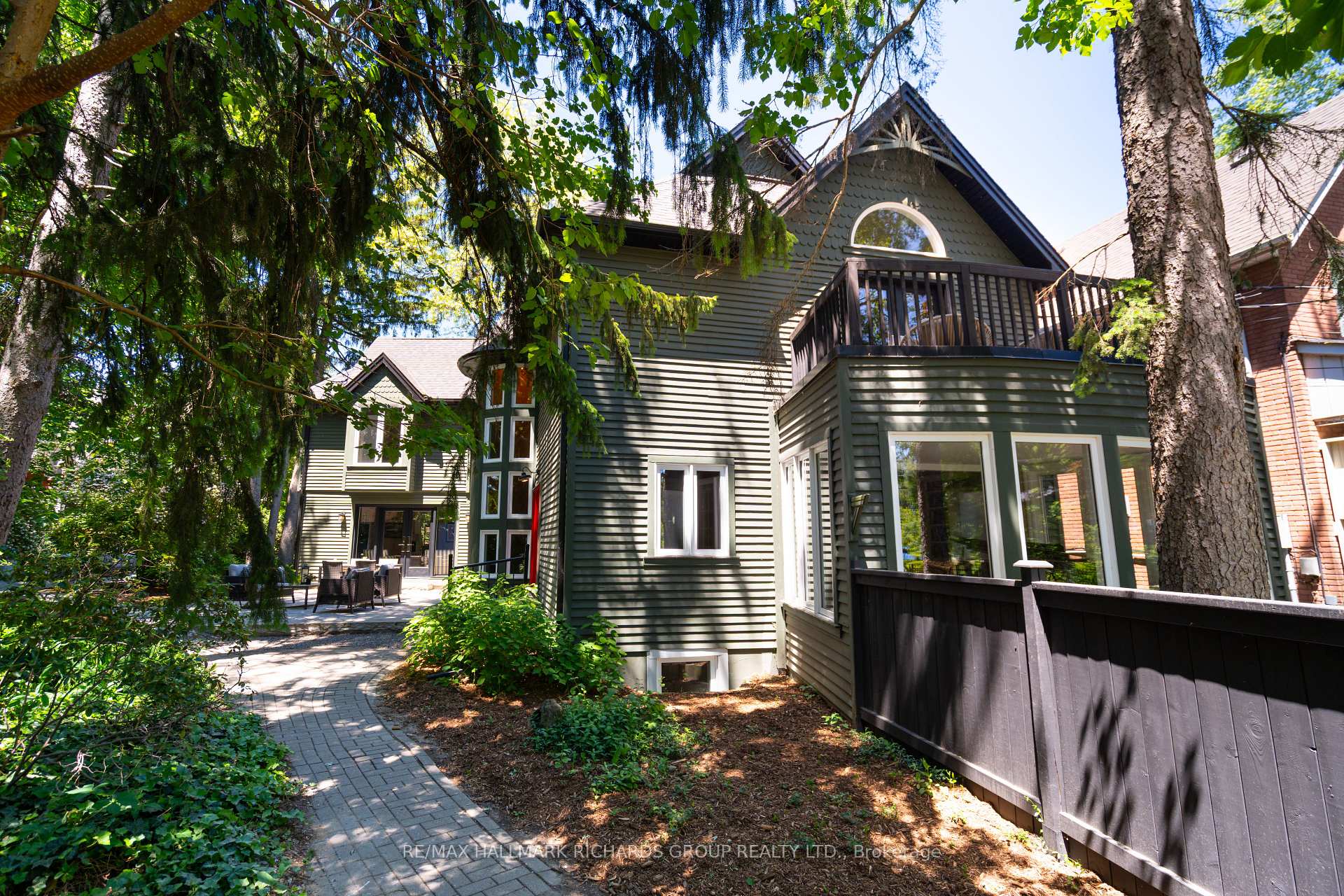 10 Springbank Avenue