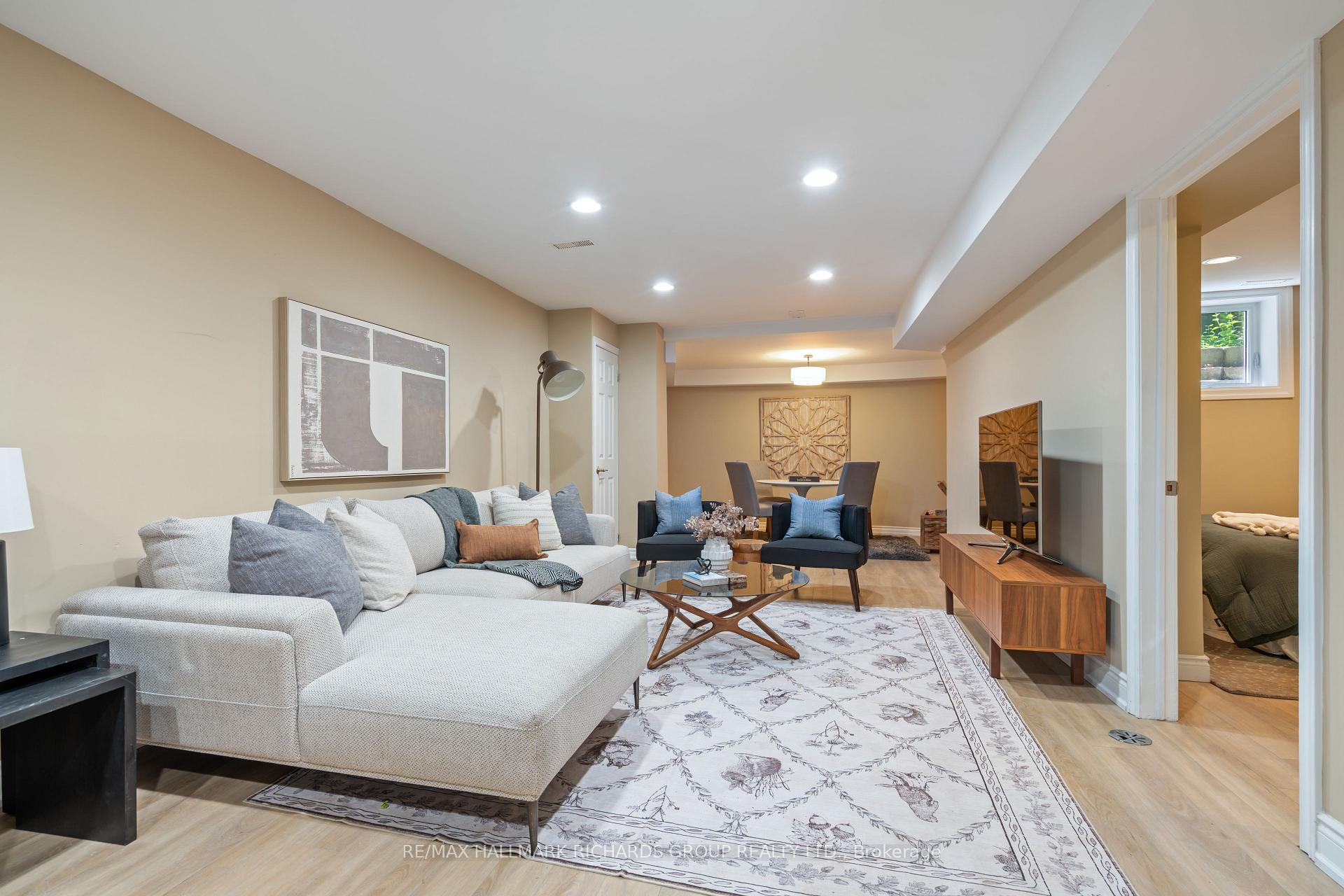 10 Springbank Avenue