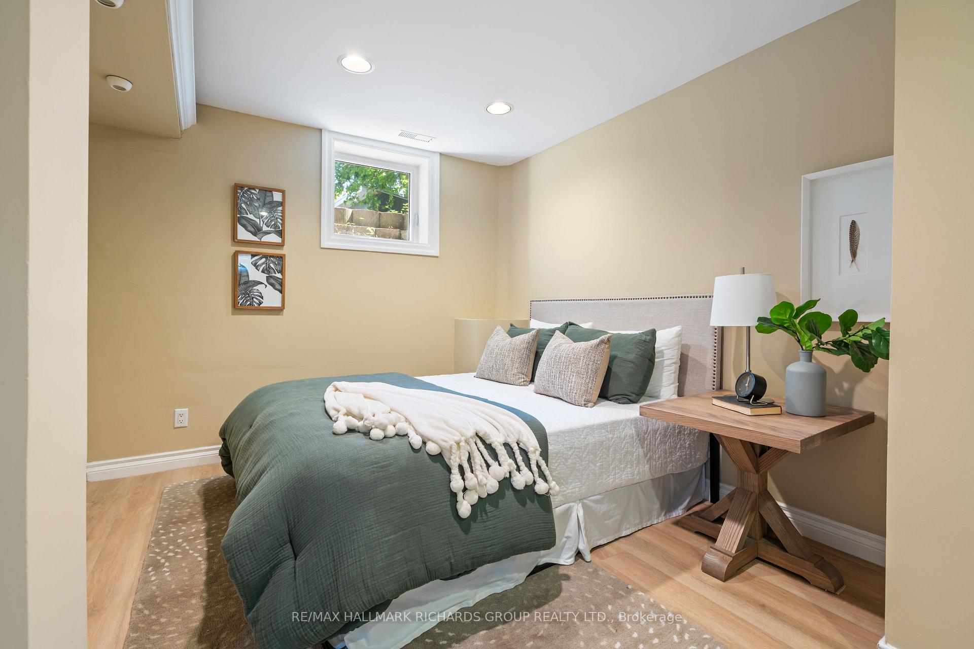 10 Springbank Avenue