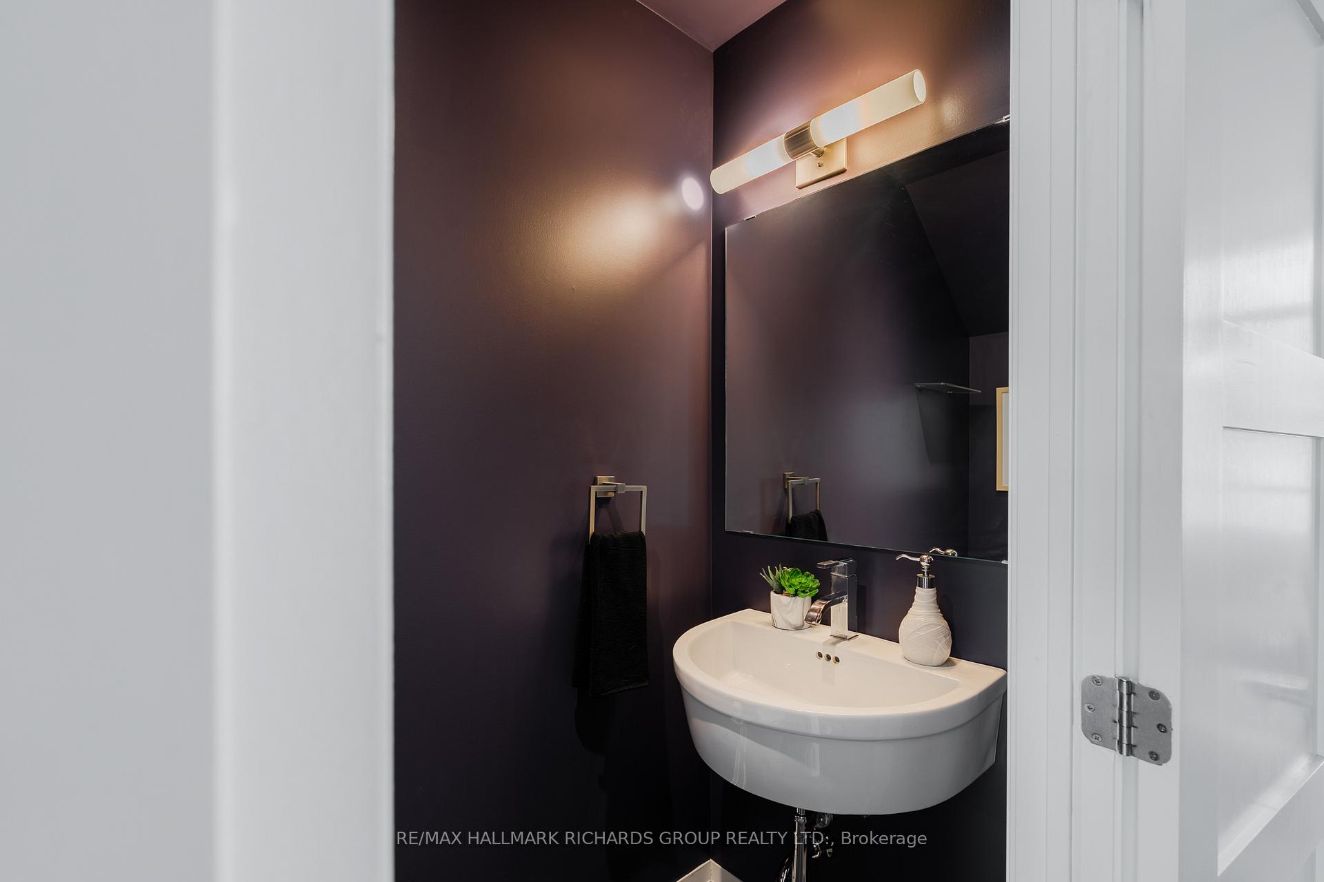 2 Bellefair Avenue TH5, Toronto Unit: TH5