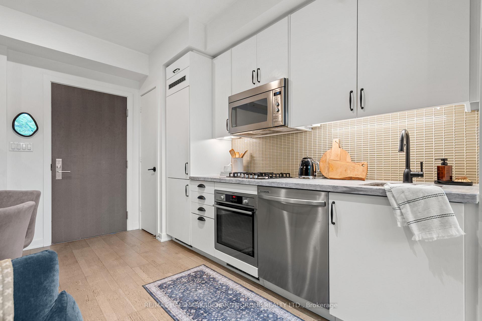 1960 Queen Street E 301, Toronto Unit: 301