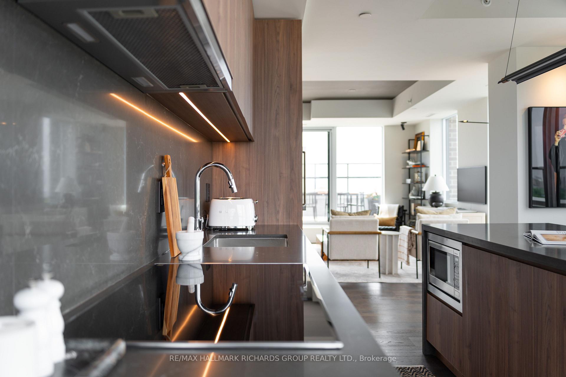 1161 Kingston Road PH701, Toronto Unit: PH701