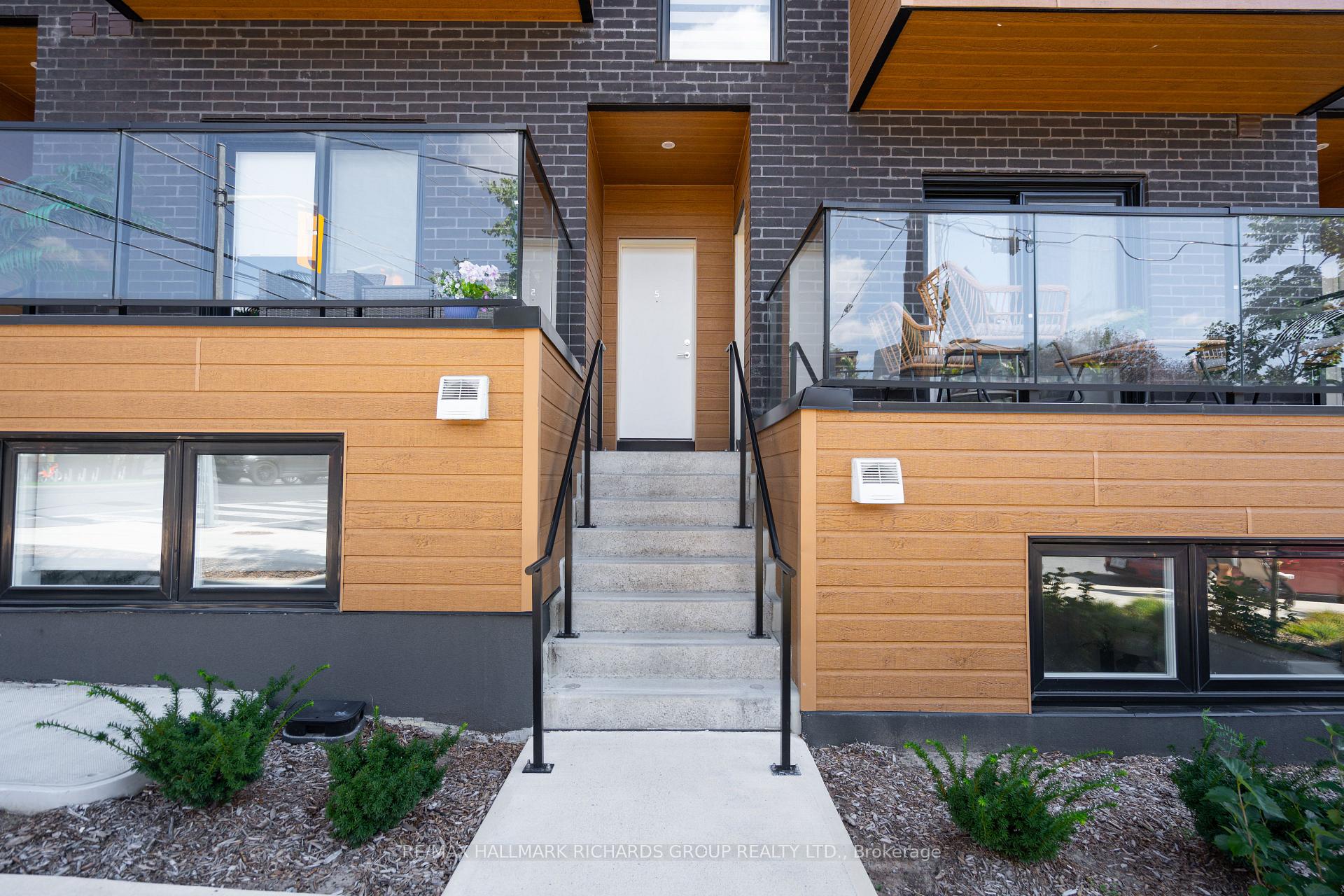 35 Birchcliff Avenue 4, Toronto Unit: 4