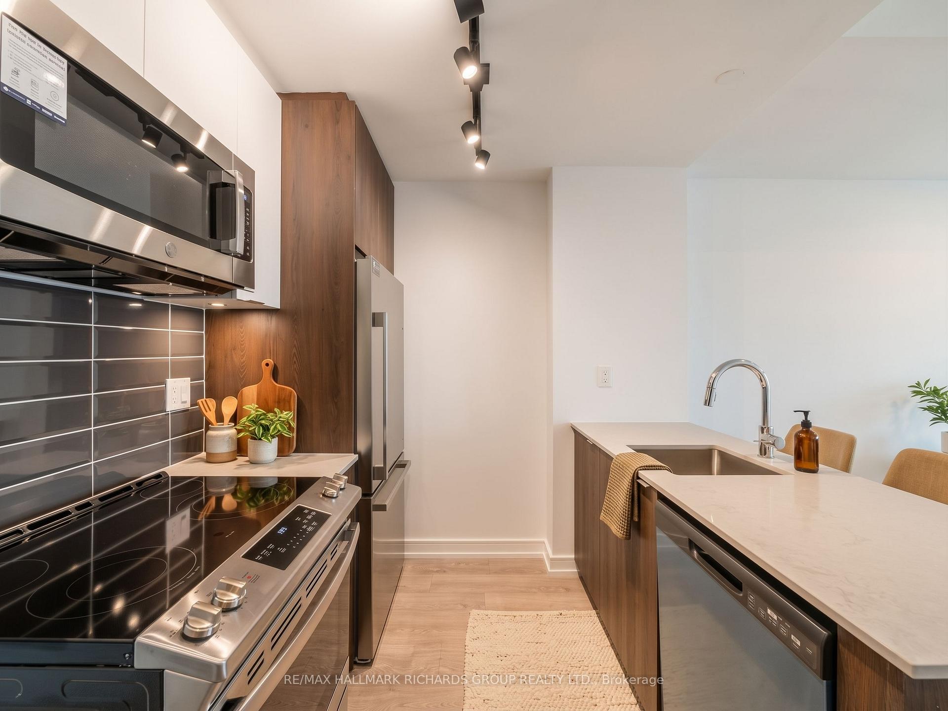 168 Clonmore Drive 3, Toronto Unit: 3