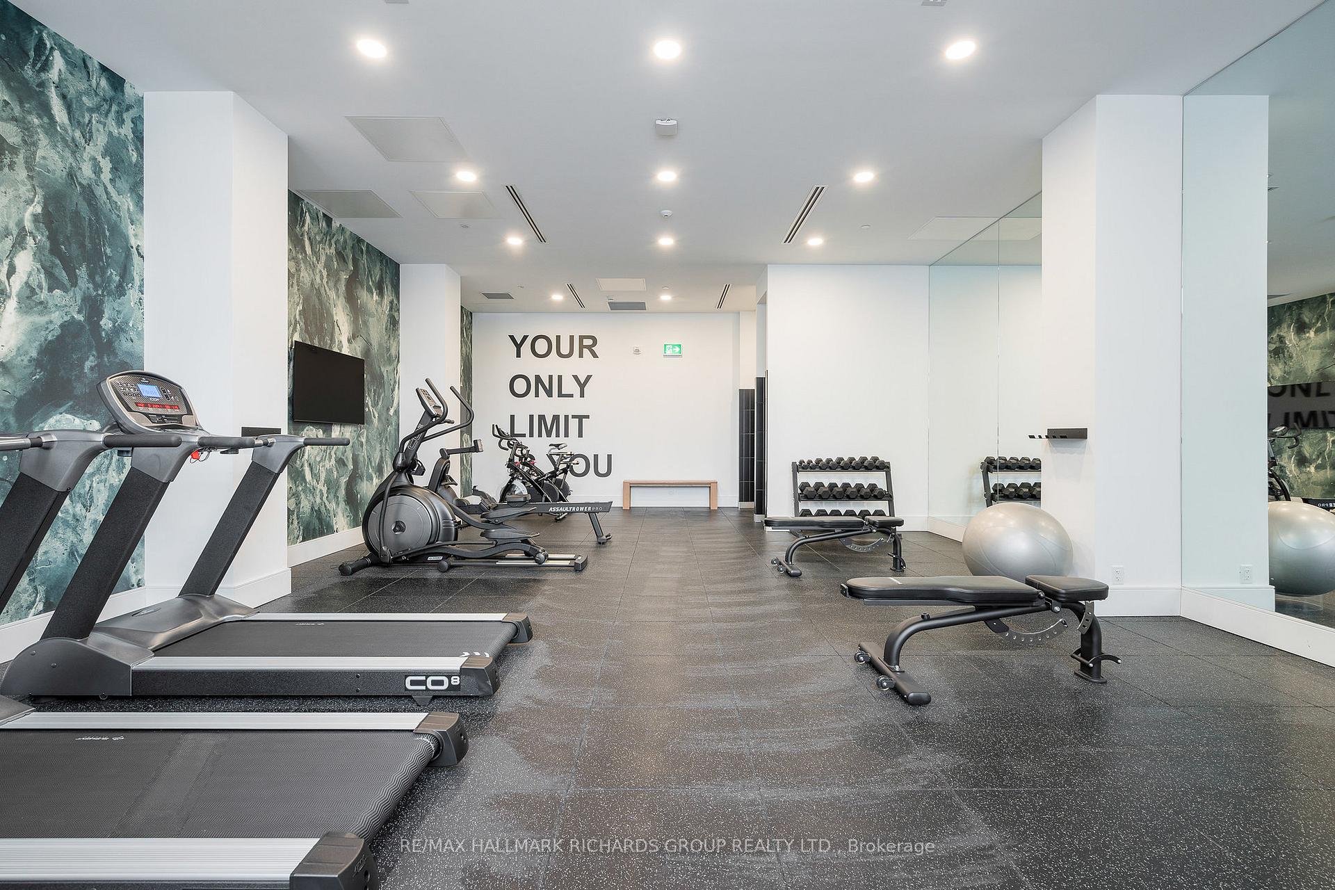 31 Huron Street PH610