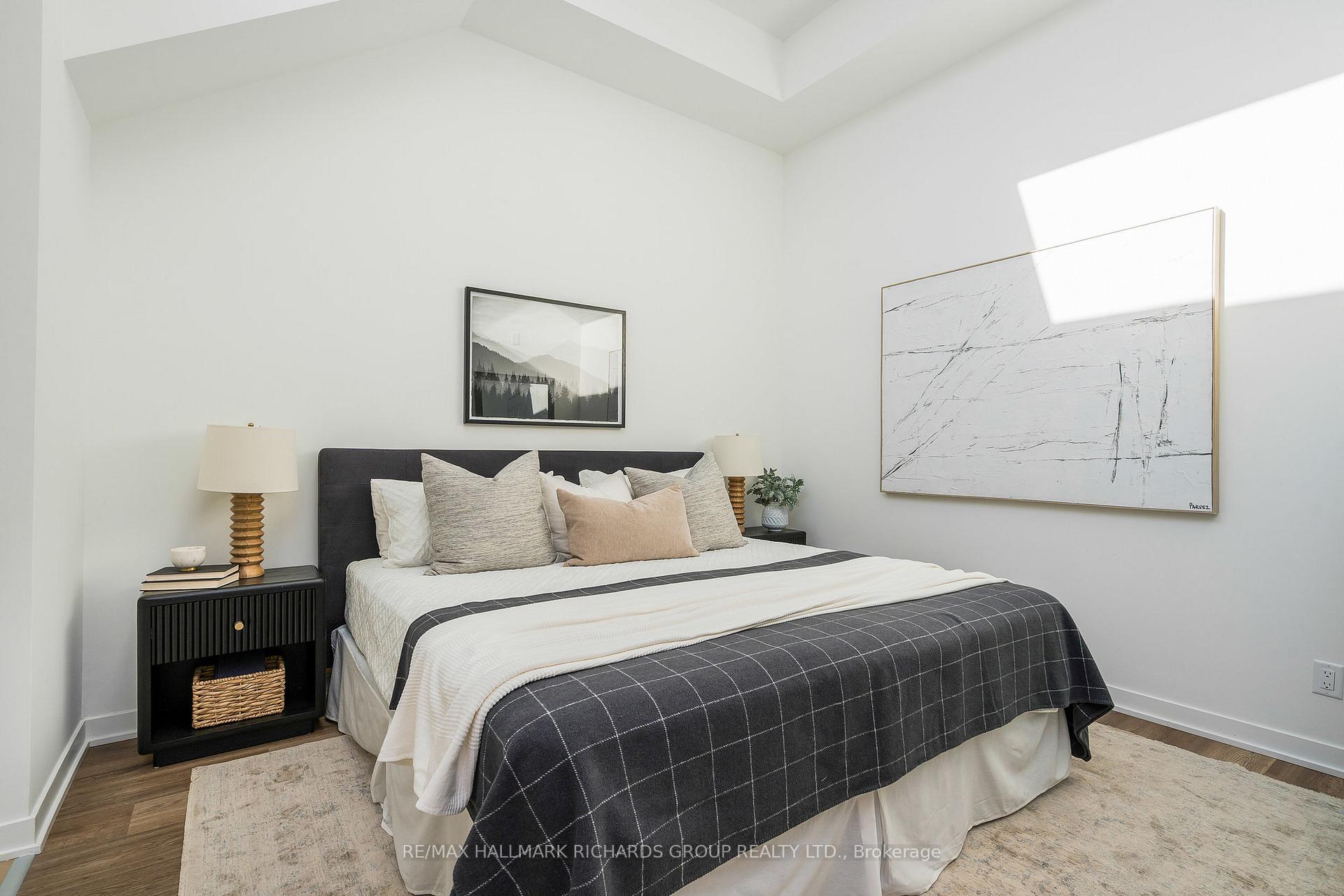 31 Huron Street PH610