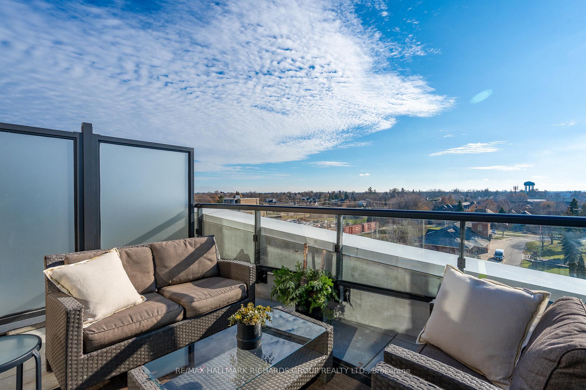 31 Huron Street PH610