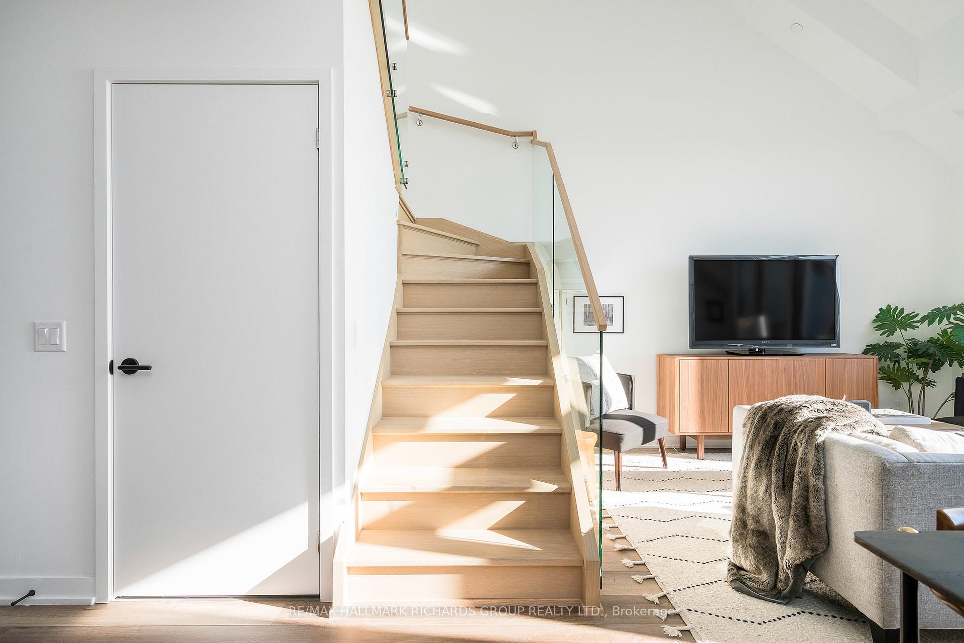 31 Huron Street PH610