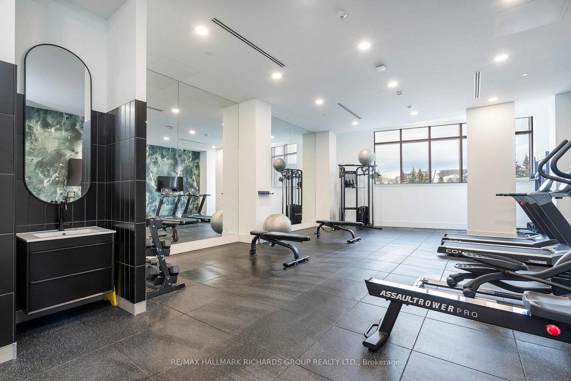 31 Huron Street PH610