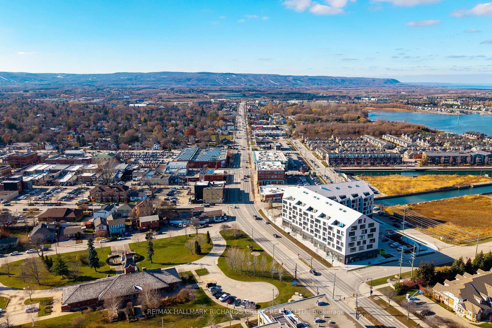 31 Huron Street PH610