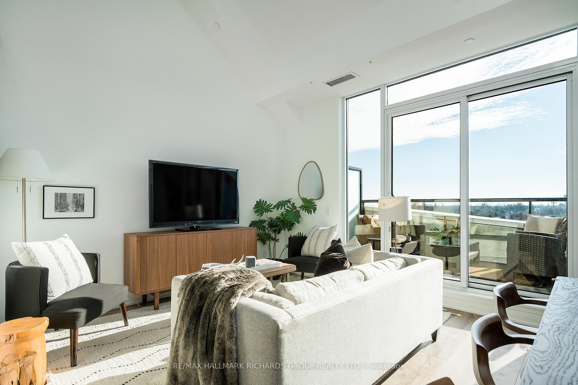 31 Huron Street PH610