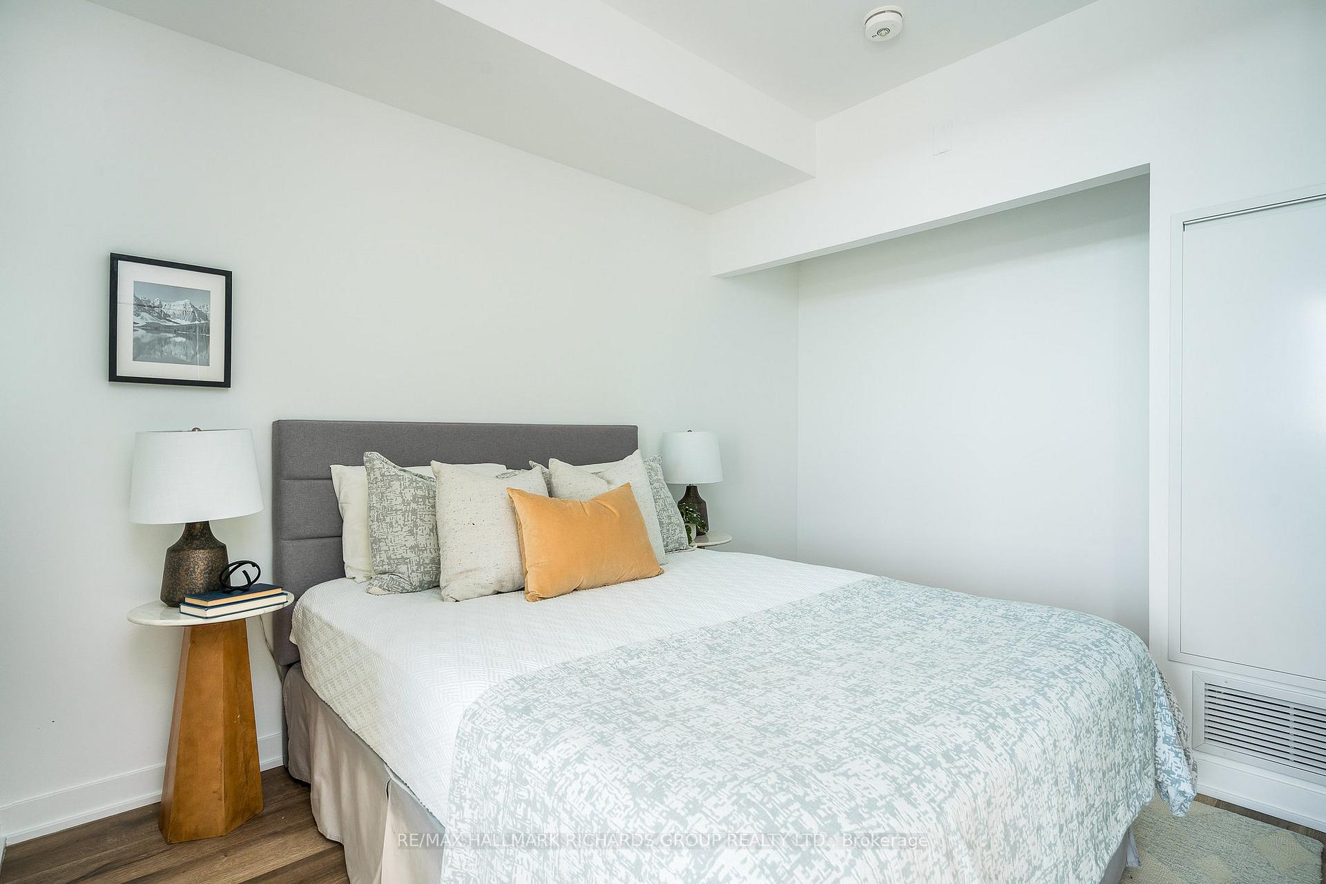 31 Huron Street PH610