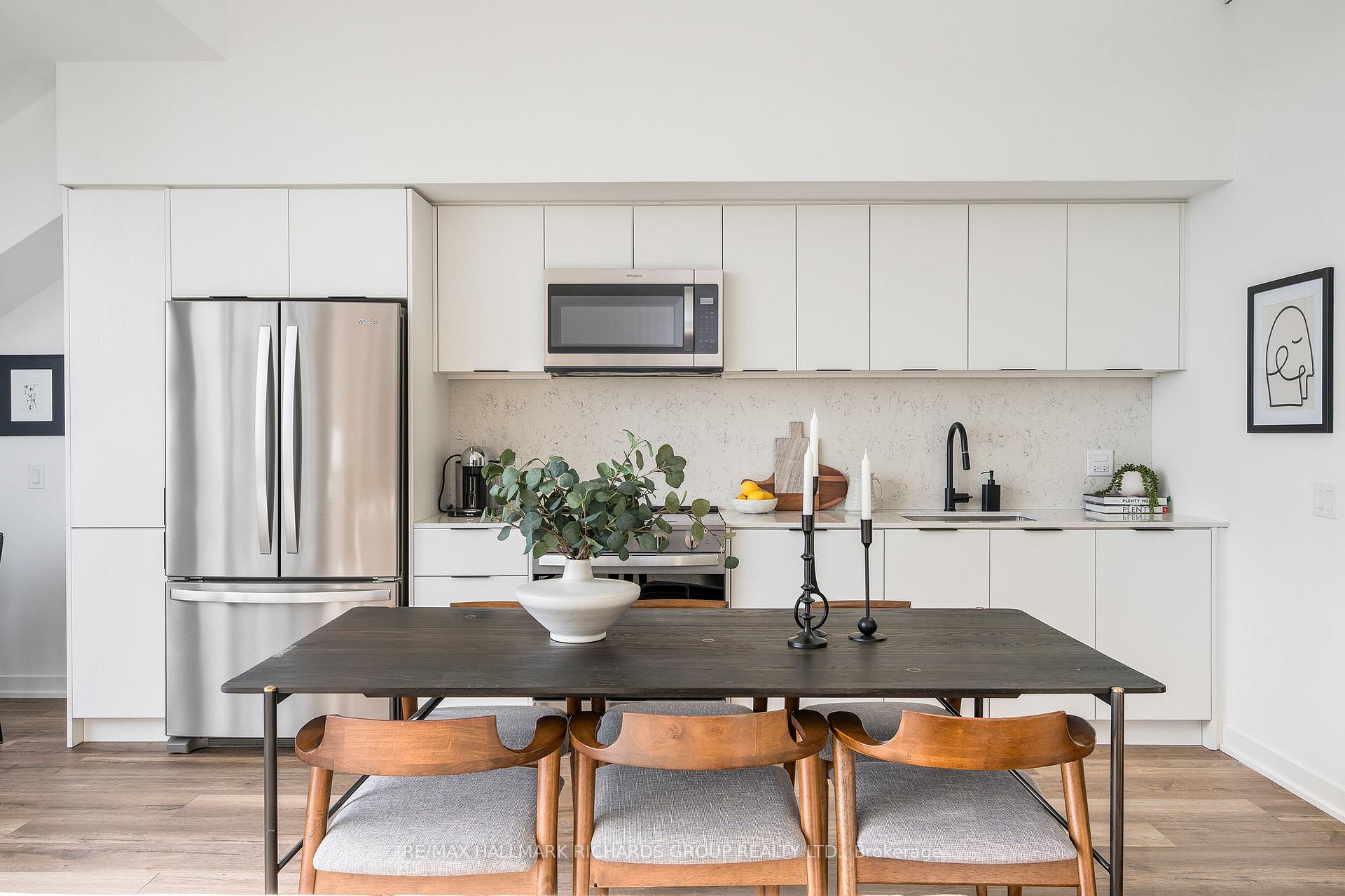 31 Huron Street PH610