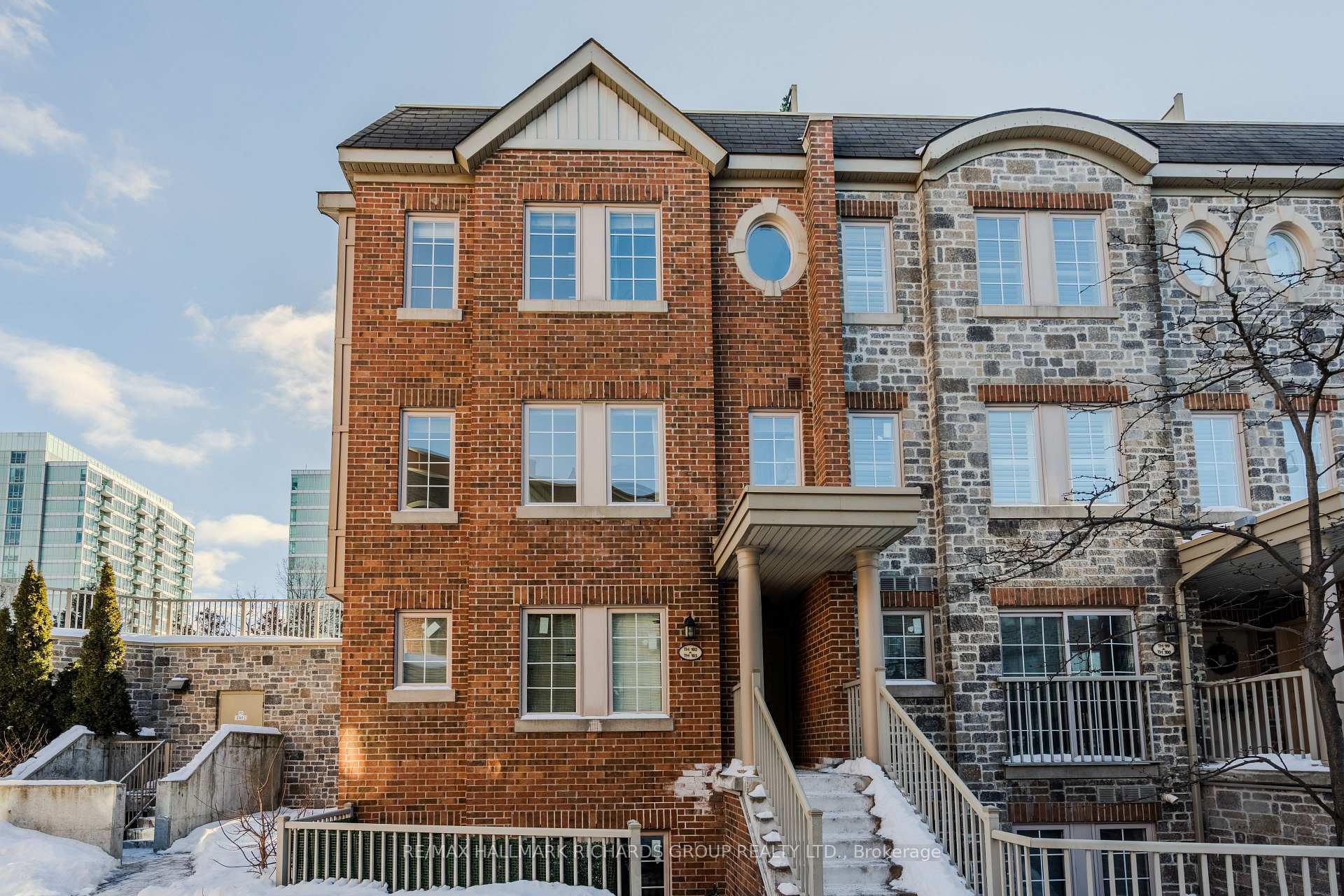 9 Windermere Avenue 102