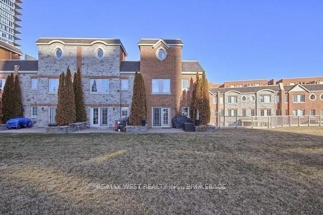 9 Windermere Avenue 102