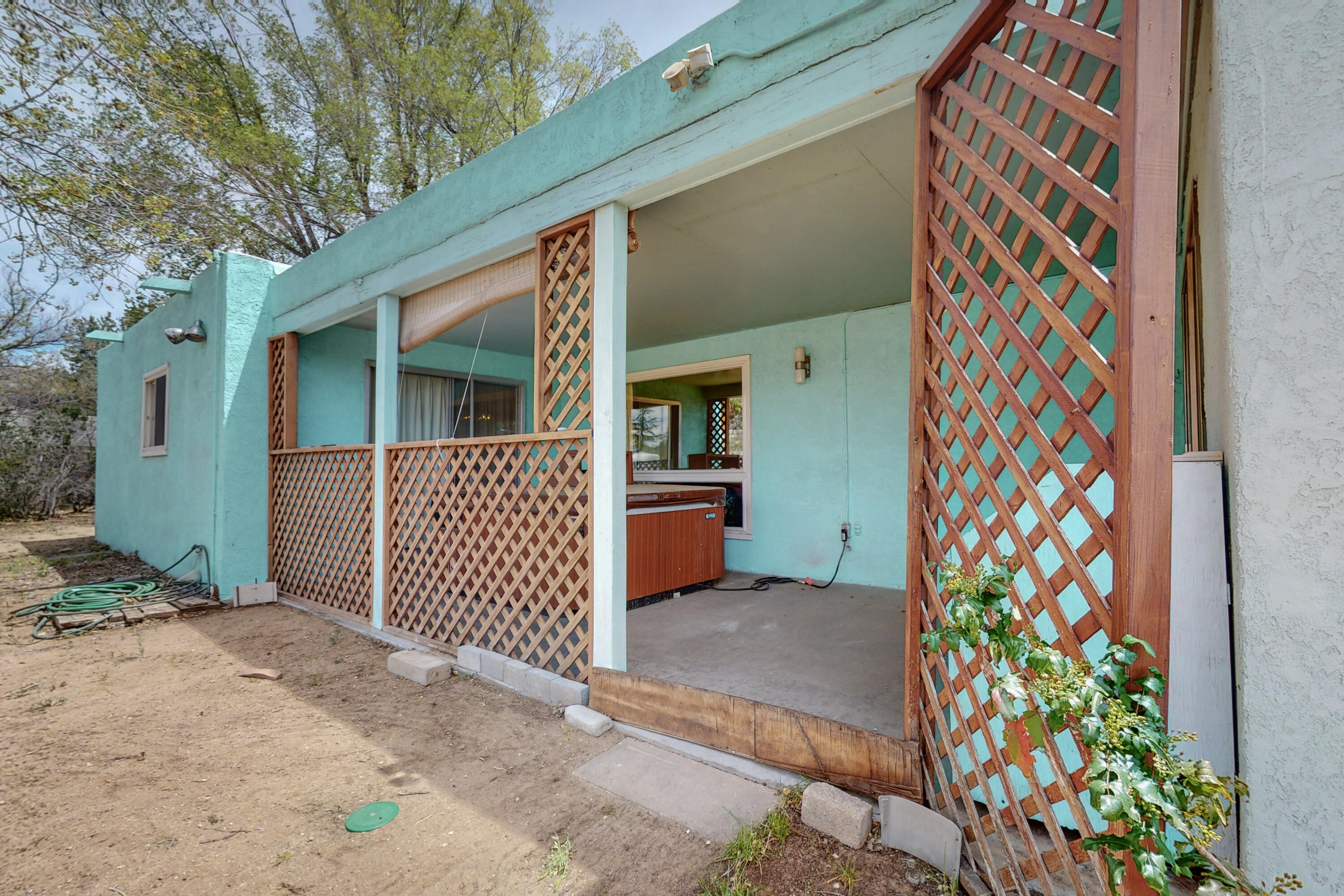 7909 Hendrix Avenue NE