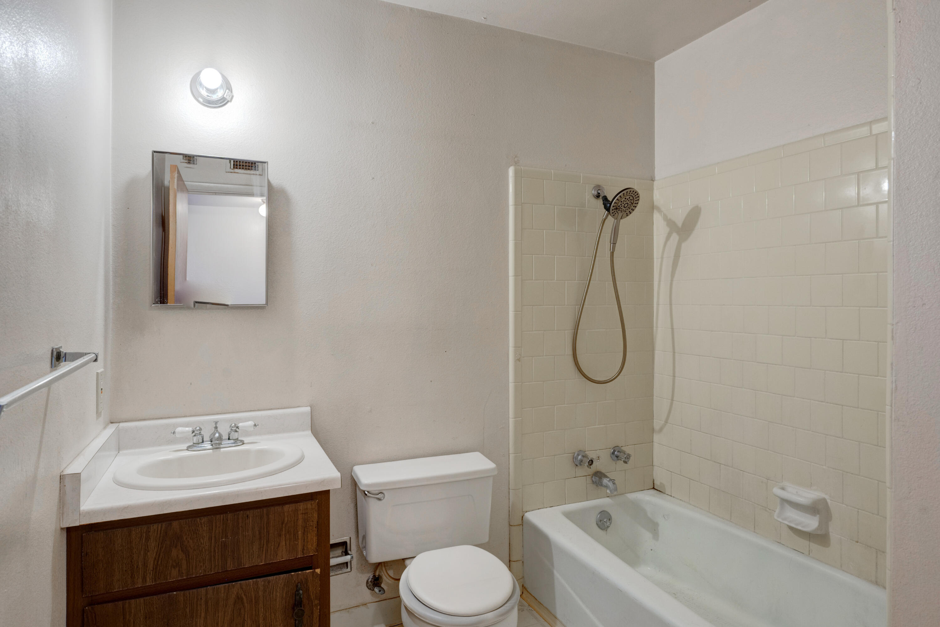 1605 W Didier
