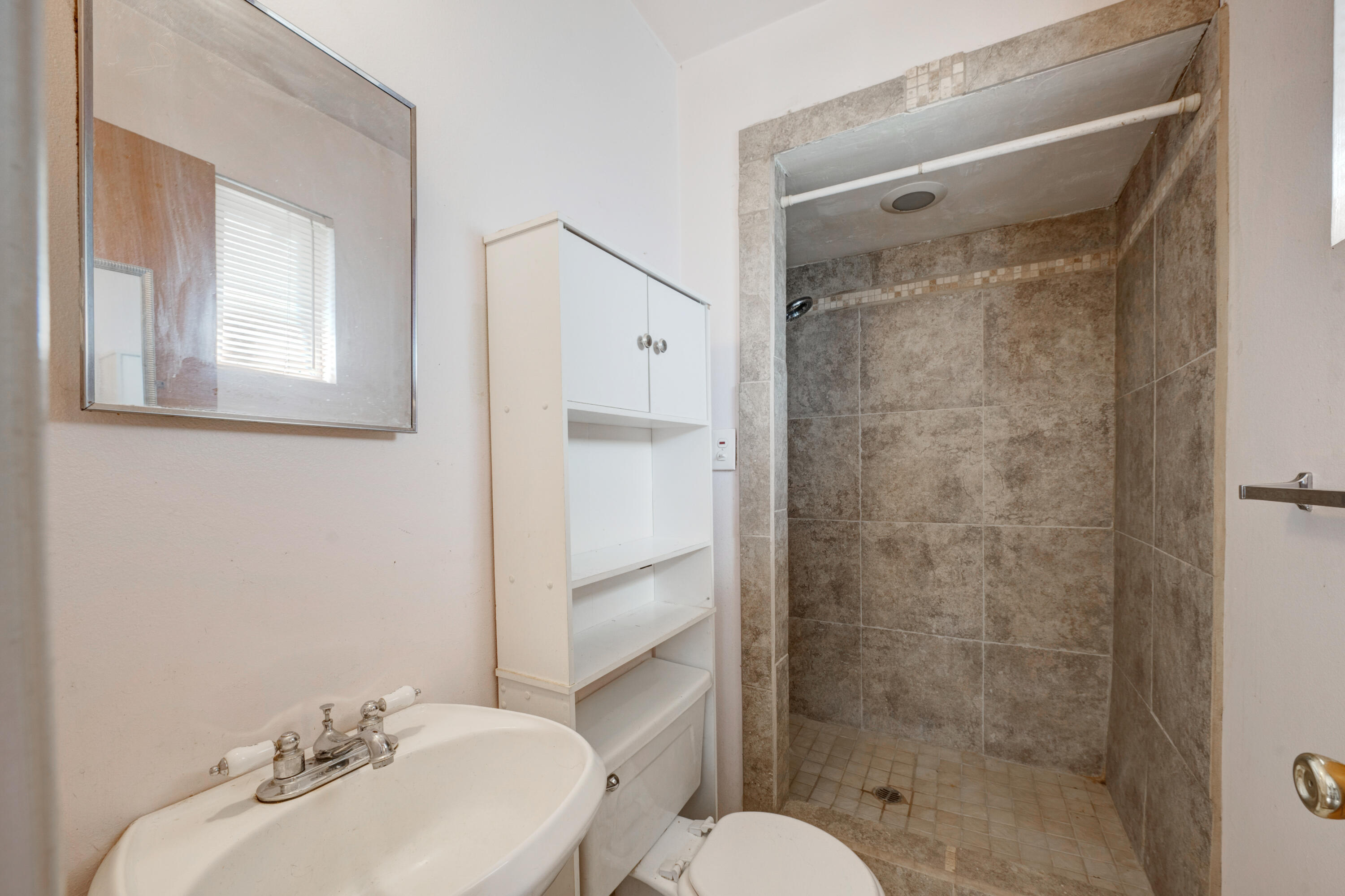 1605 W Didier