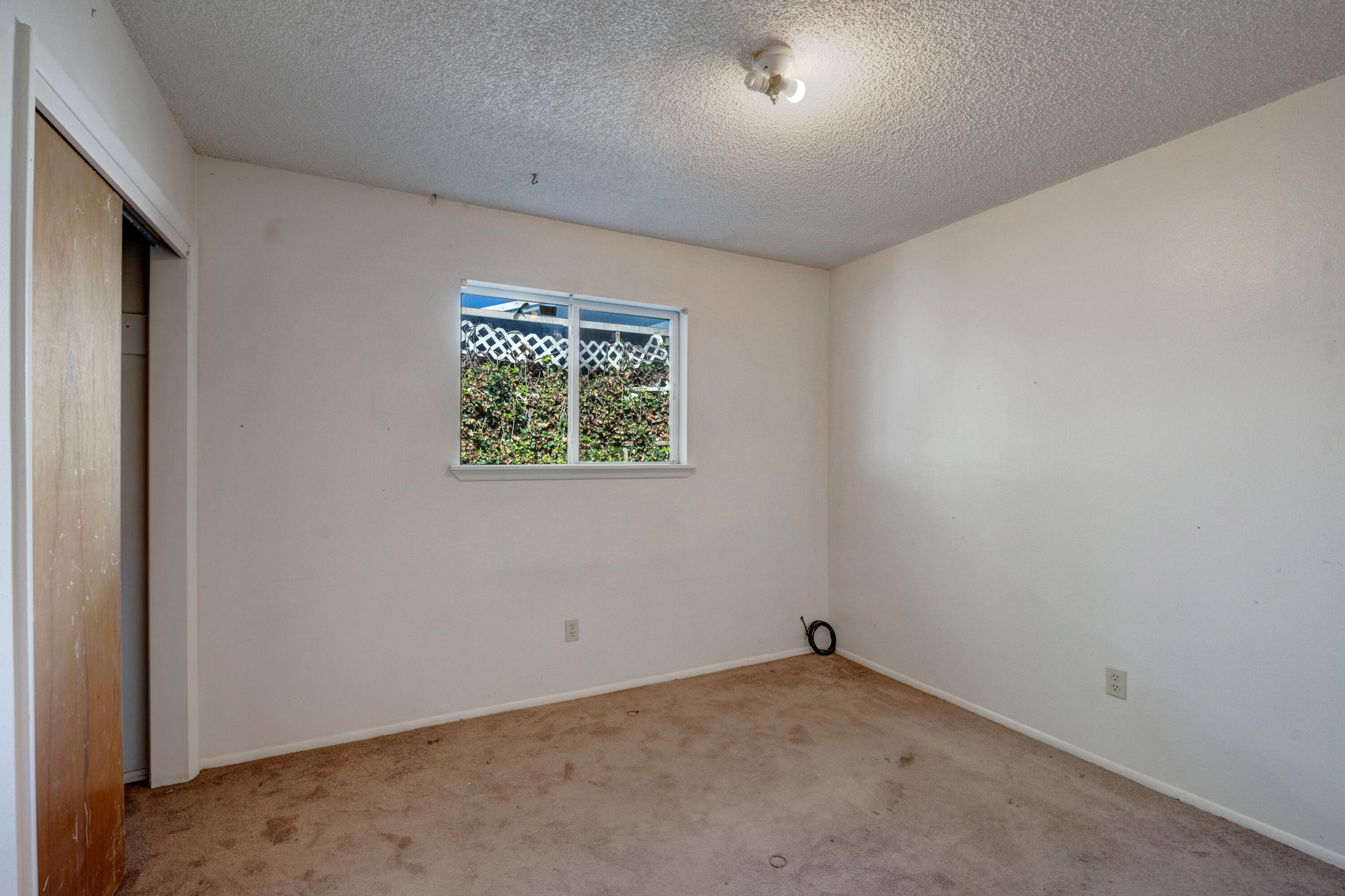 1605 W Didier