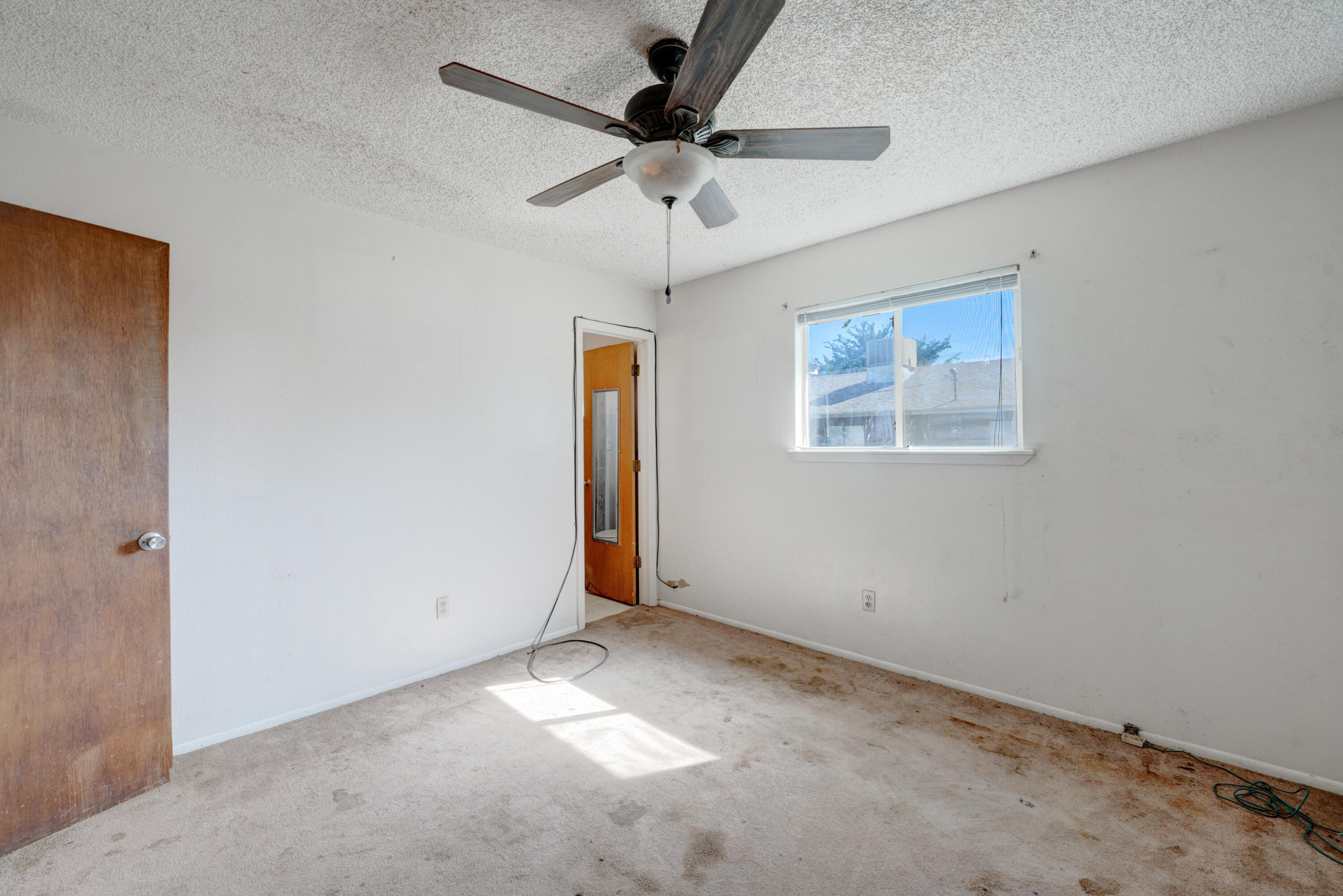 1605 W Didier
