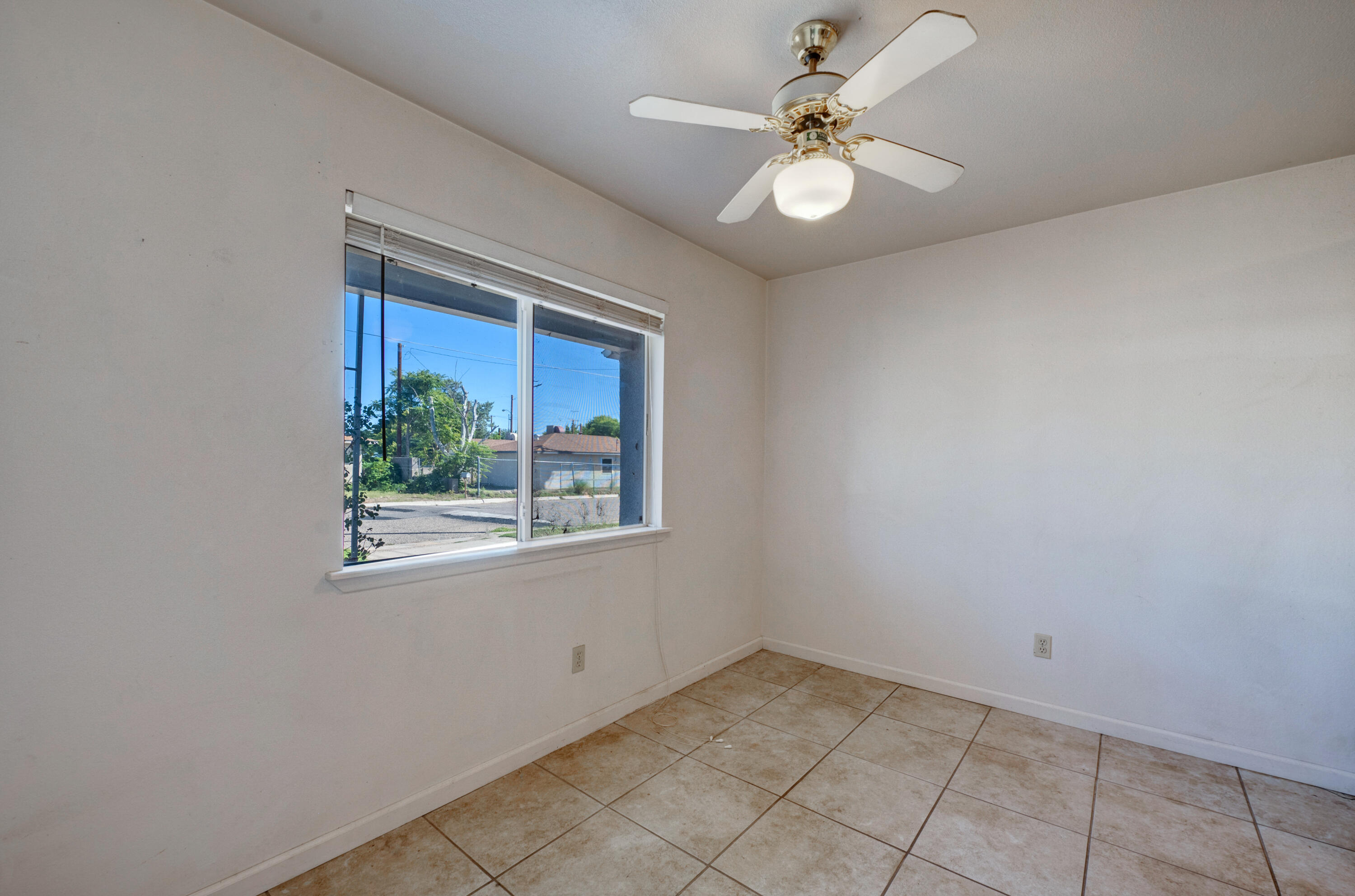 1605 W Didier