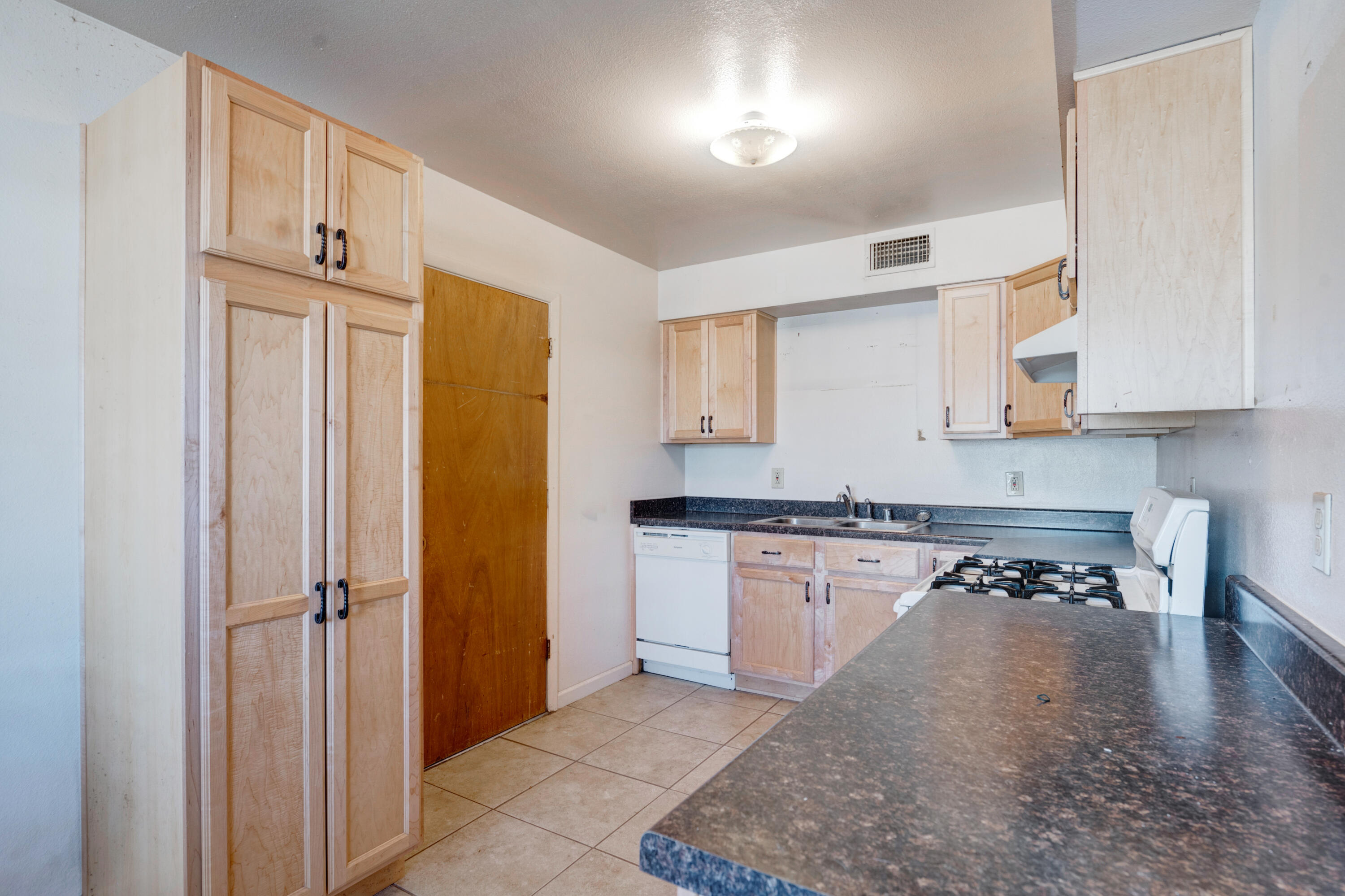 1605 W Didier