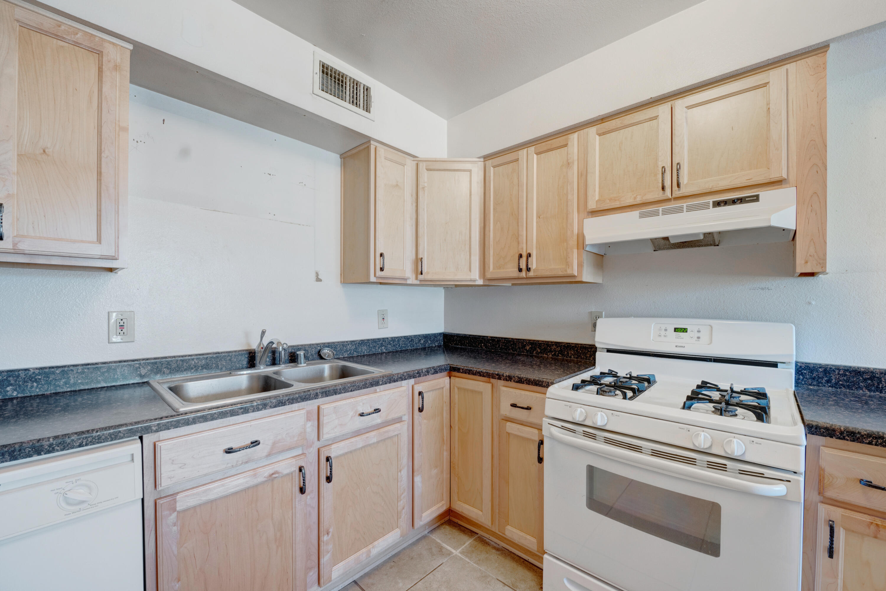 1605 W Didier