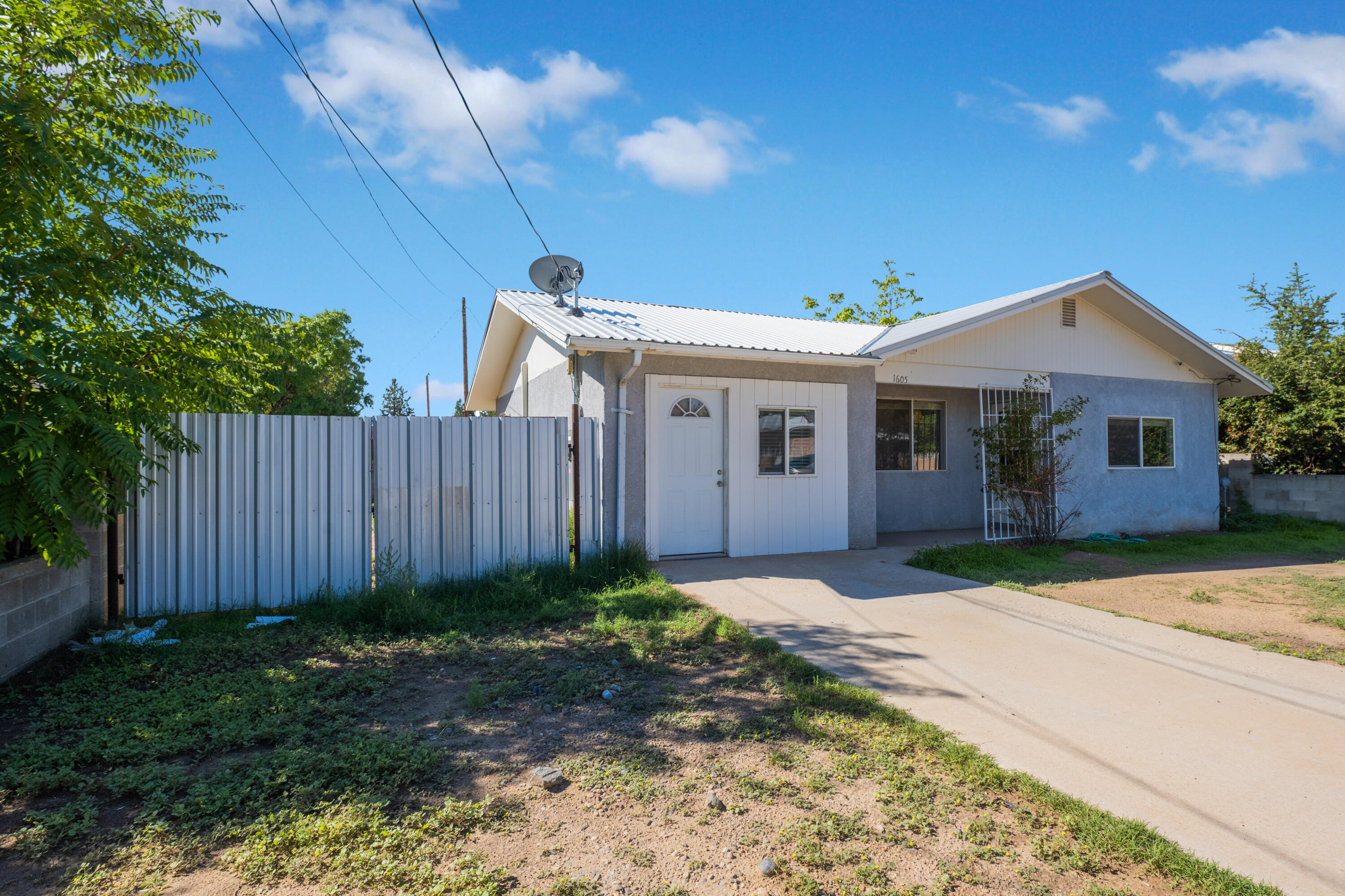 1605 W Didier