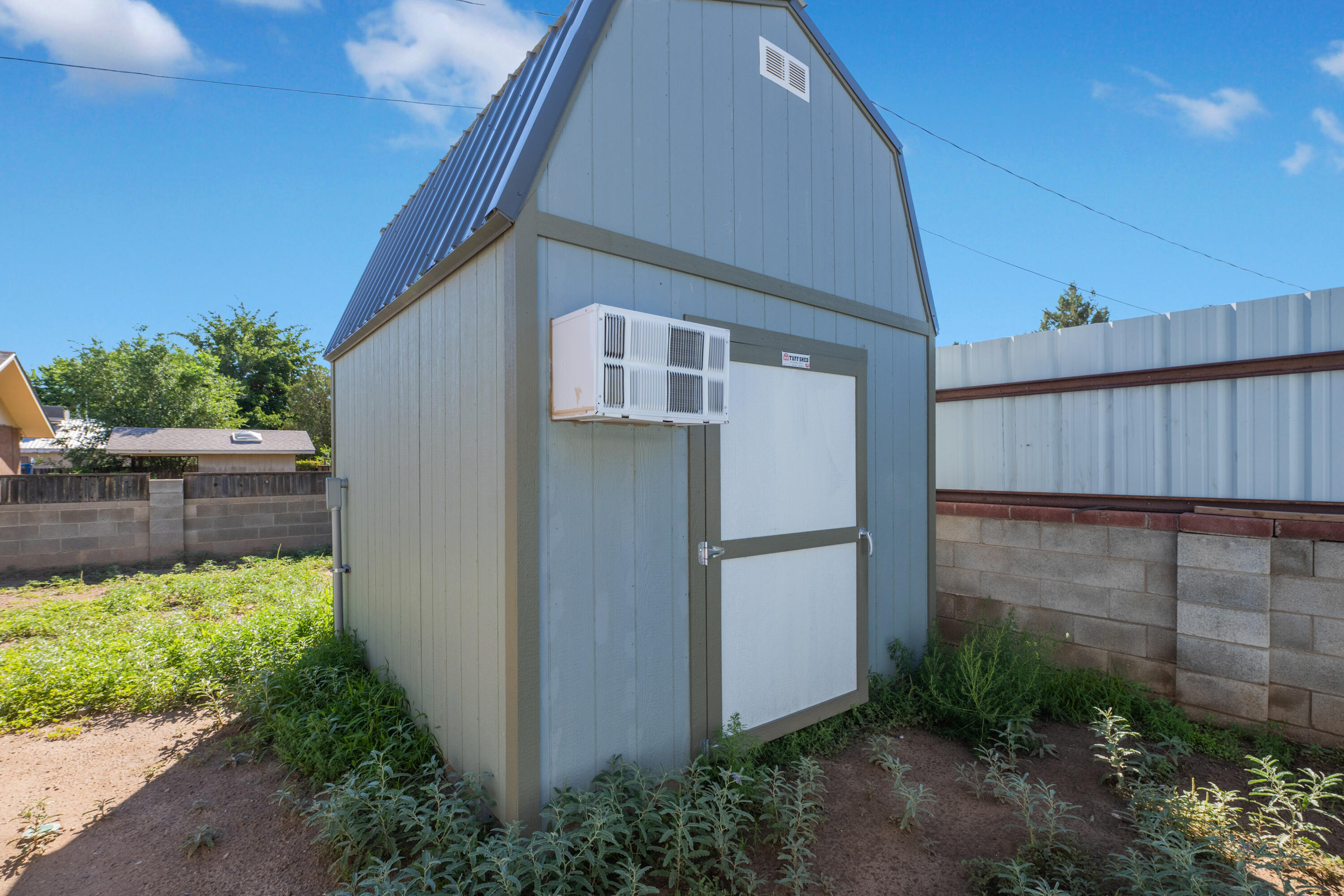 1605 W Didier