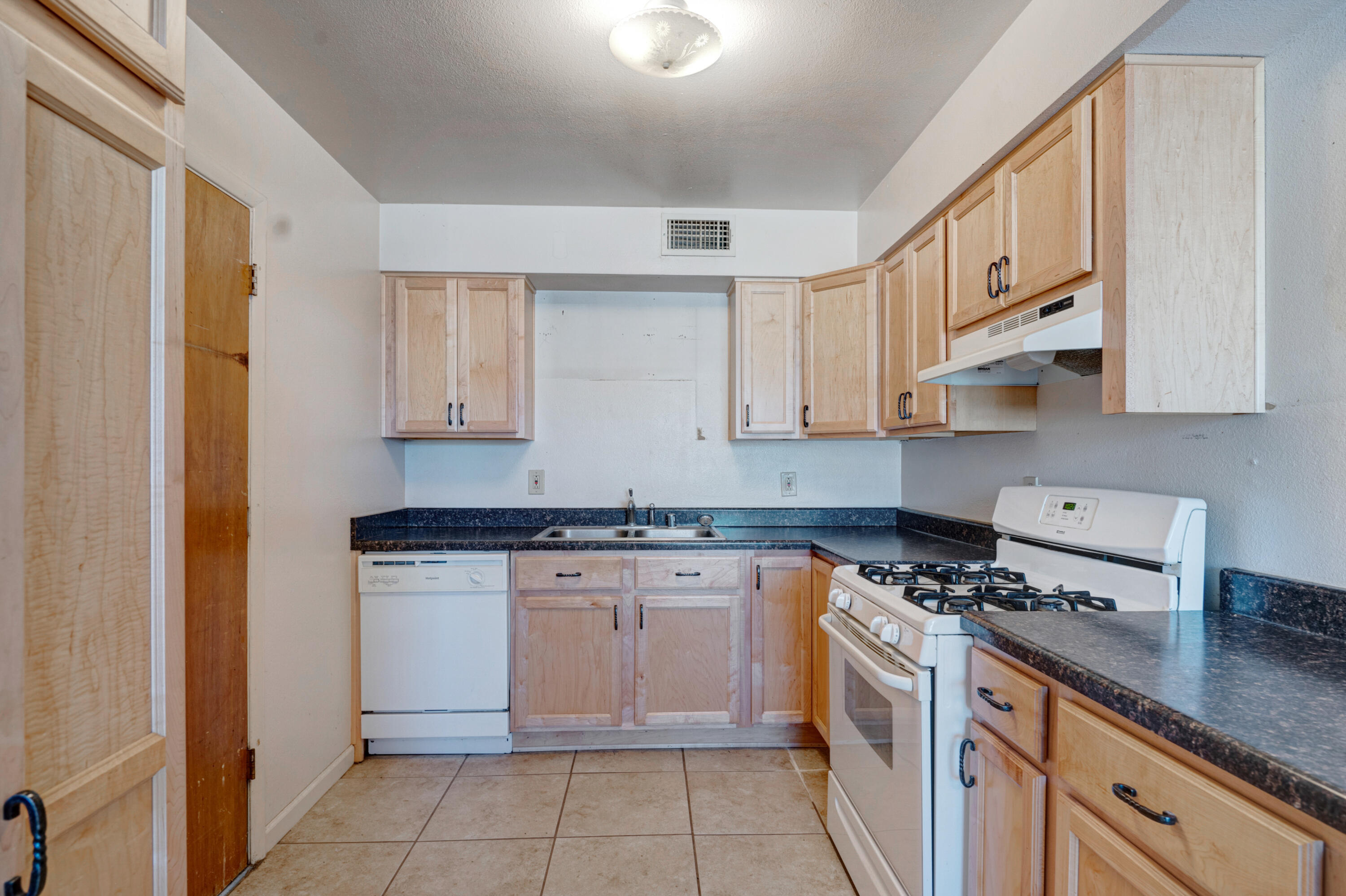 1605 W Didier