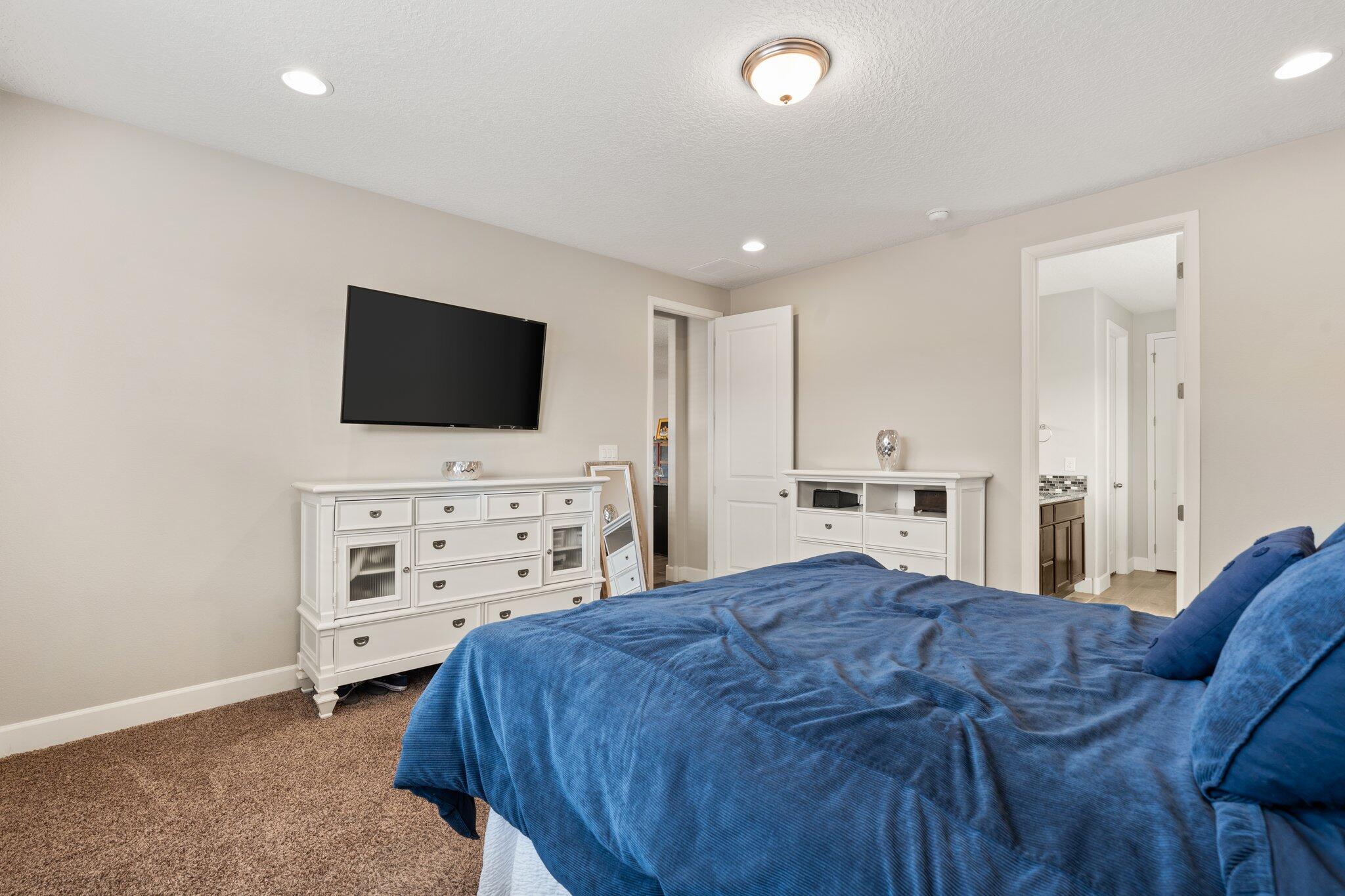1914 Castle Peak Loop NE