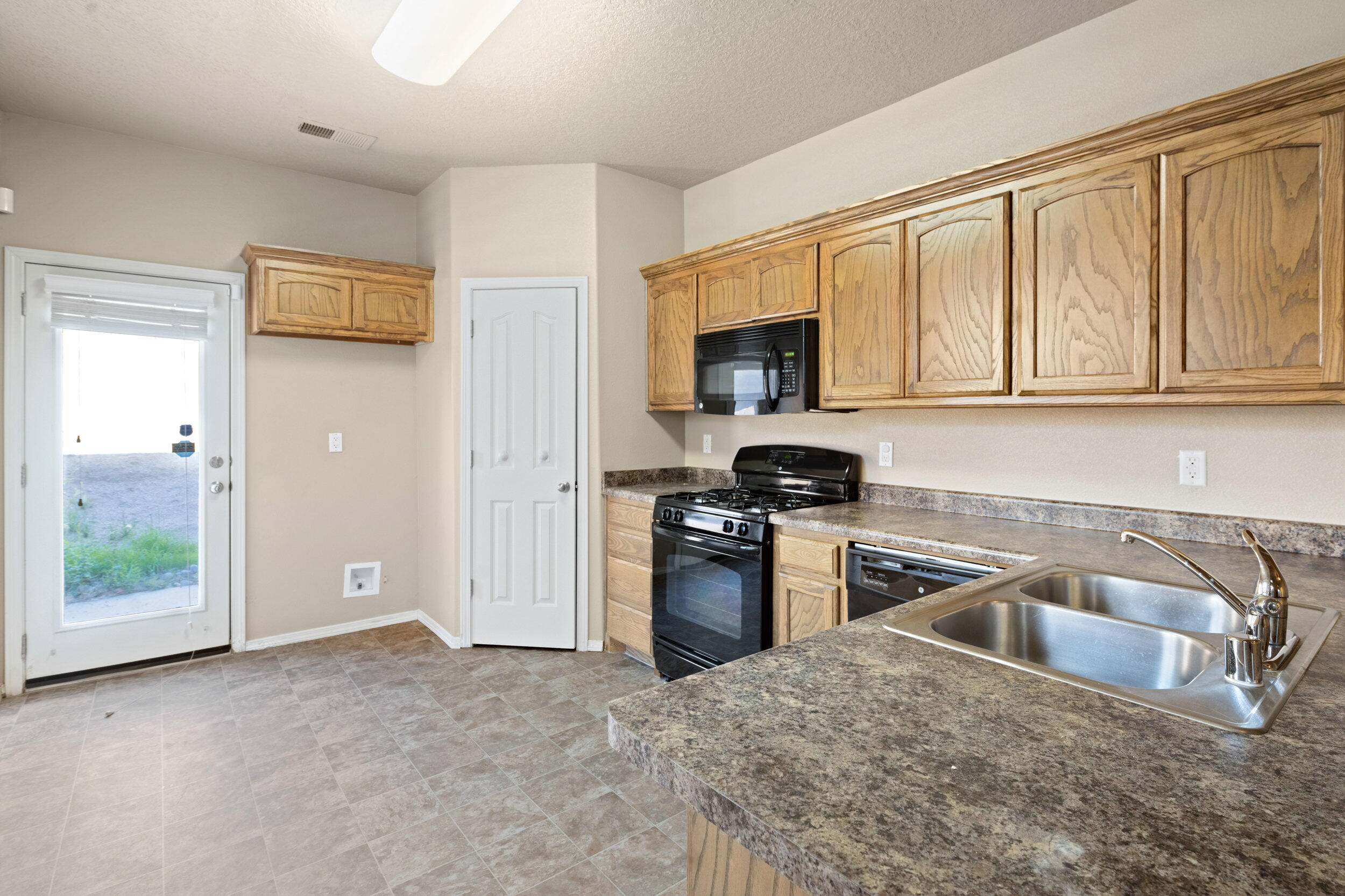 908 SELLERS Drive NE