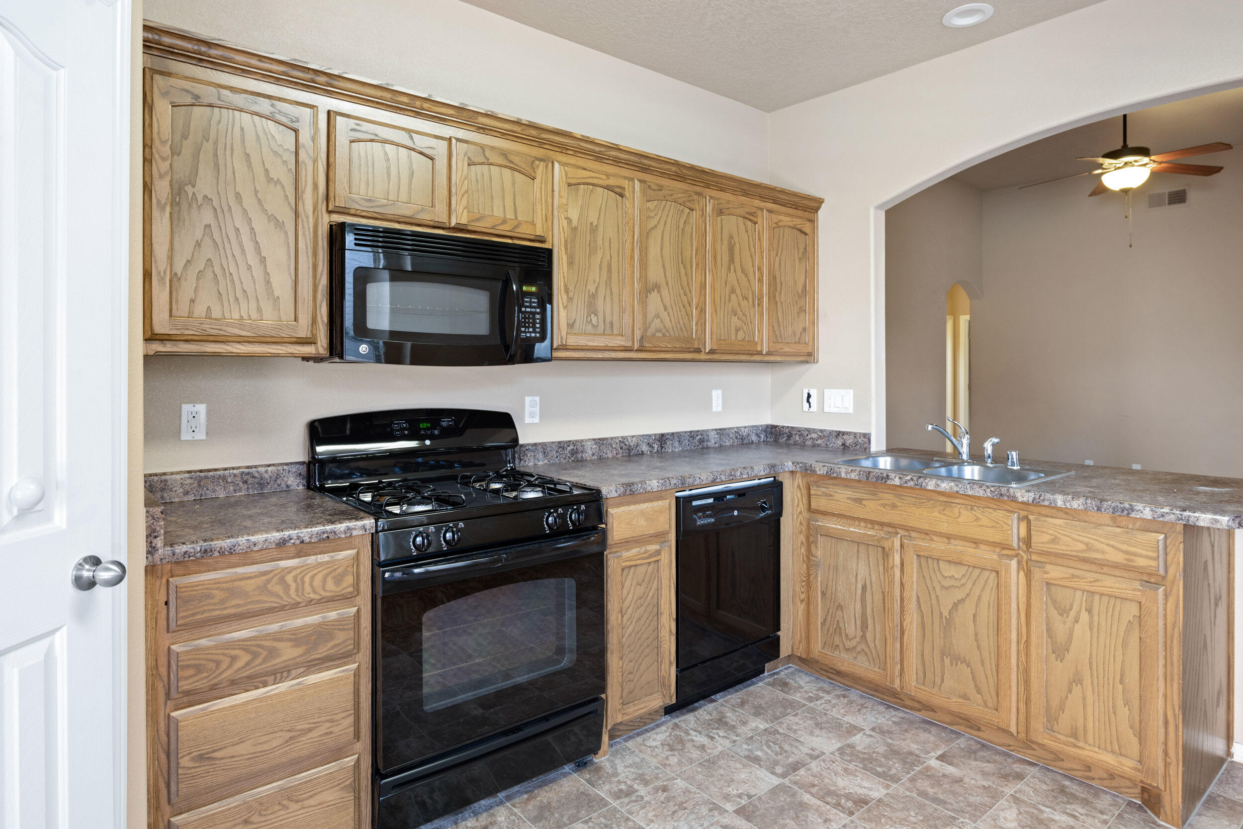 908 SELLERS Drive NE