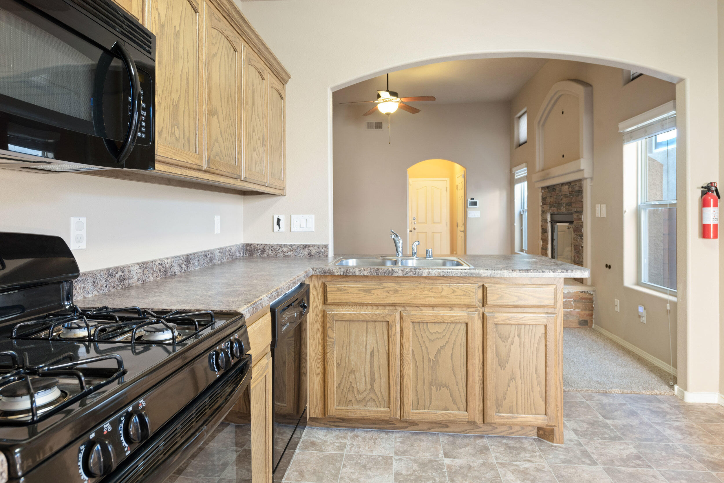 908 SELLERS Drive NE