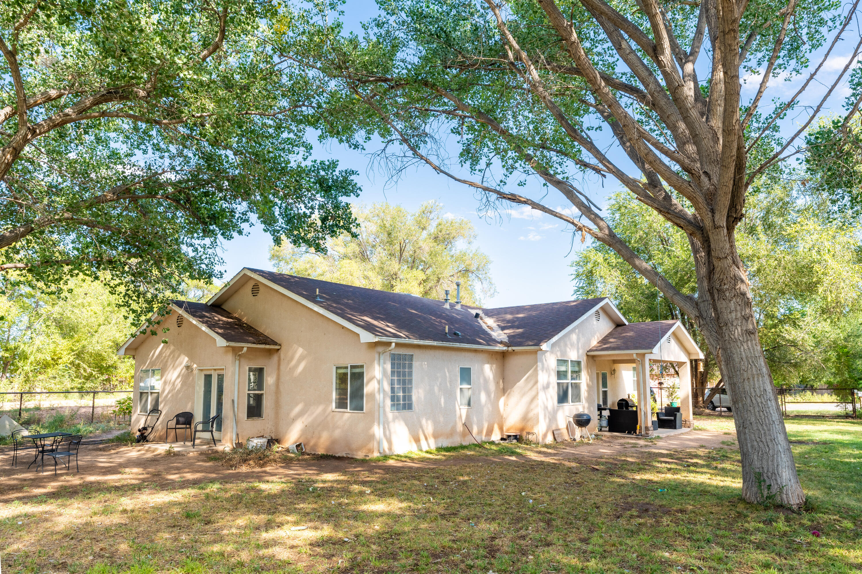 4 DOVE Court