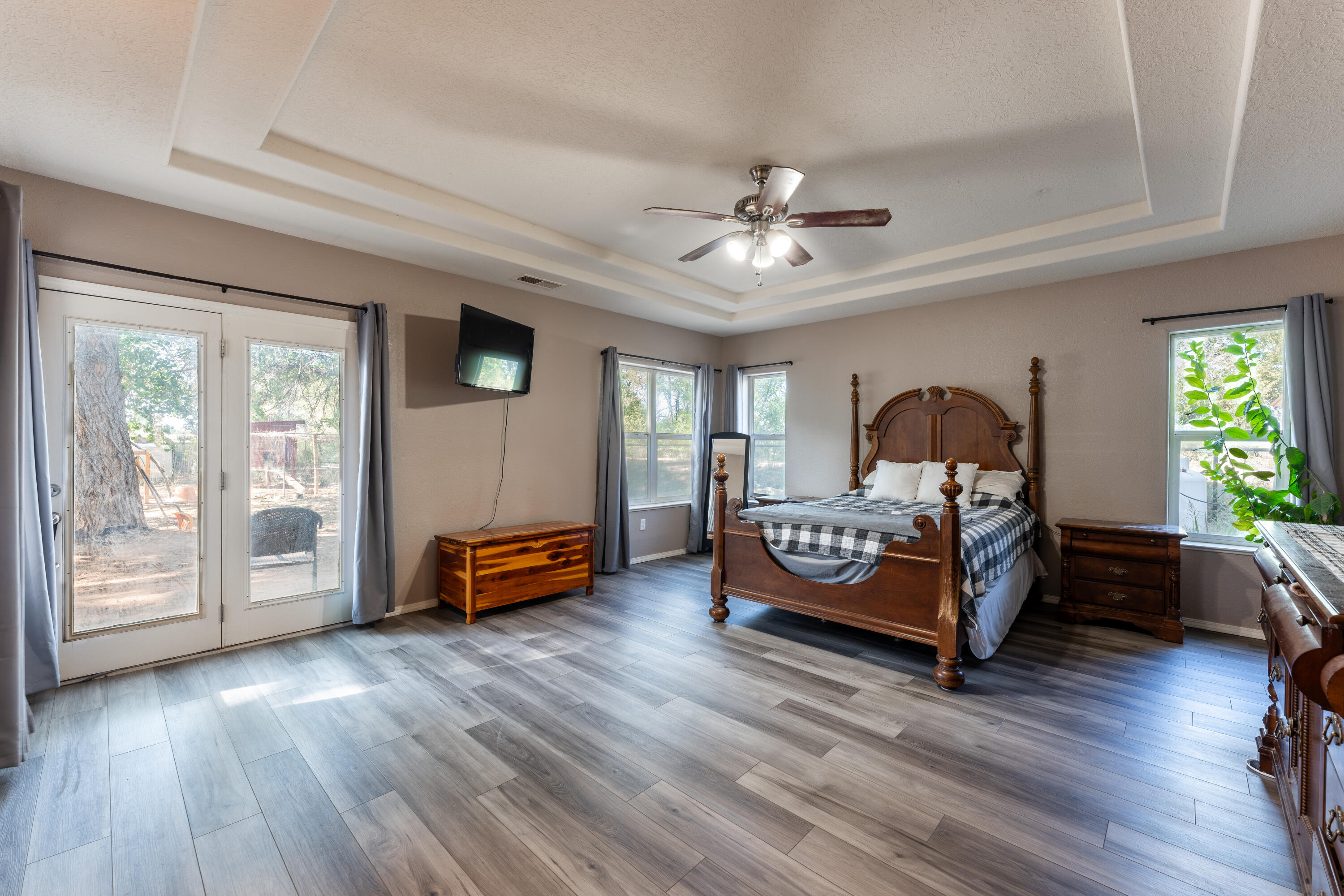 4 DOVE Court