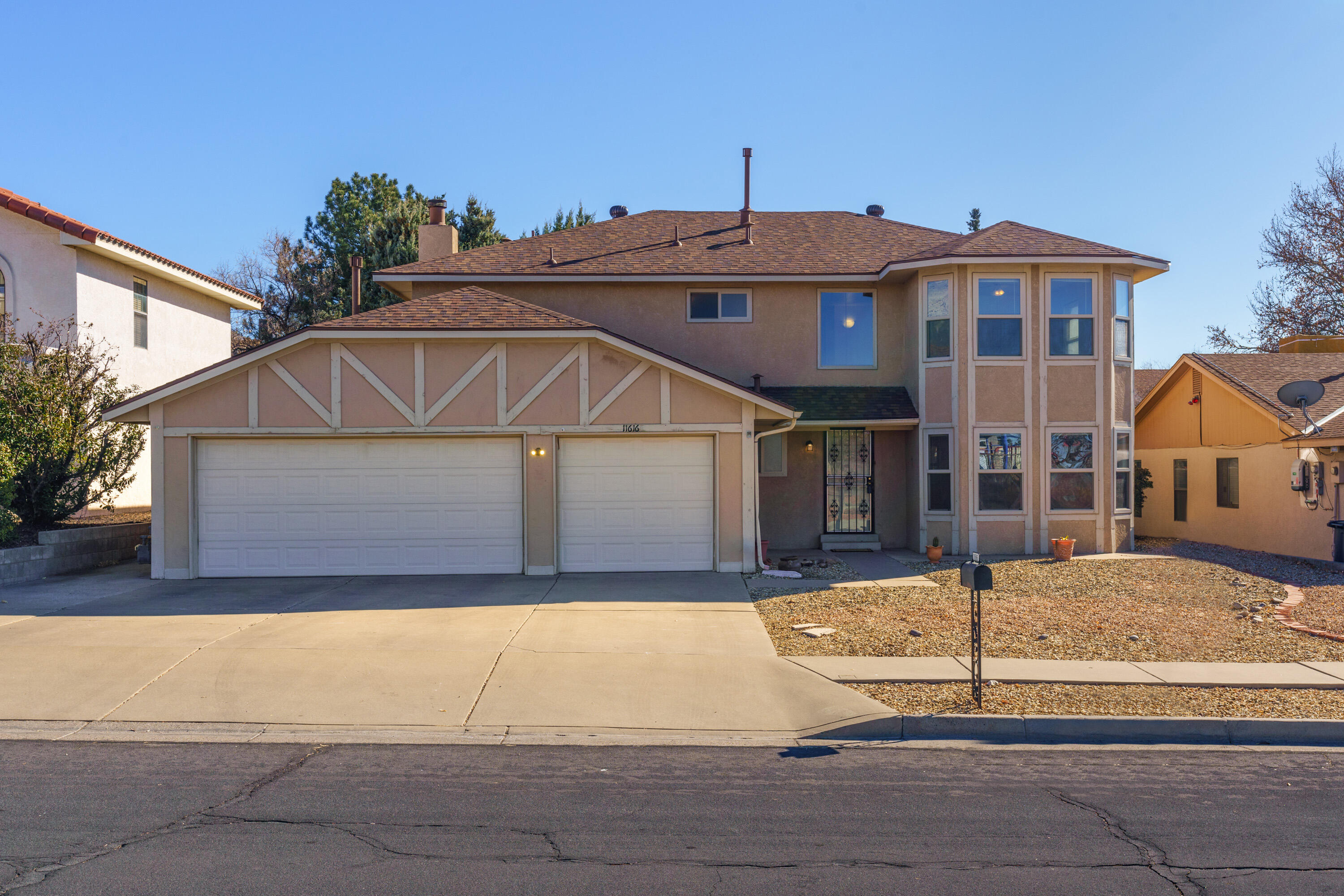 11616 SAN VICTORIO Avenue NE