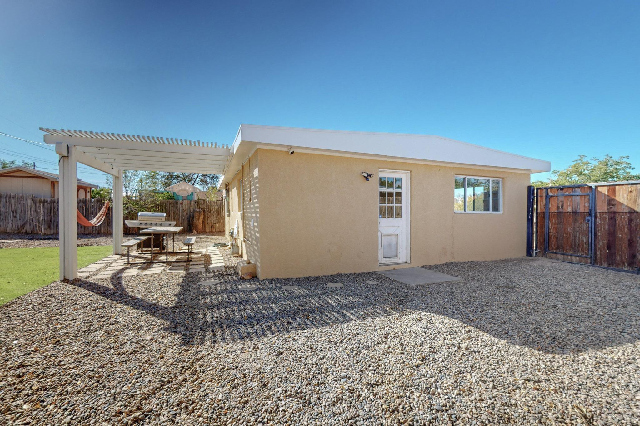 2824 SOLANO Drive NE