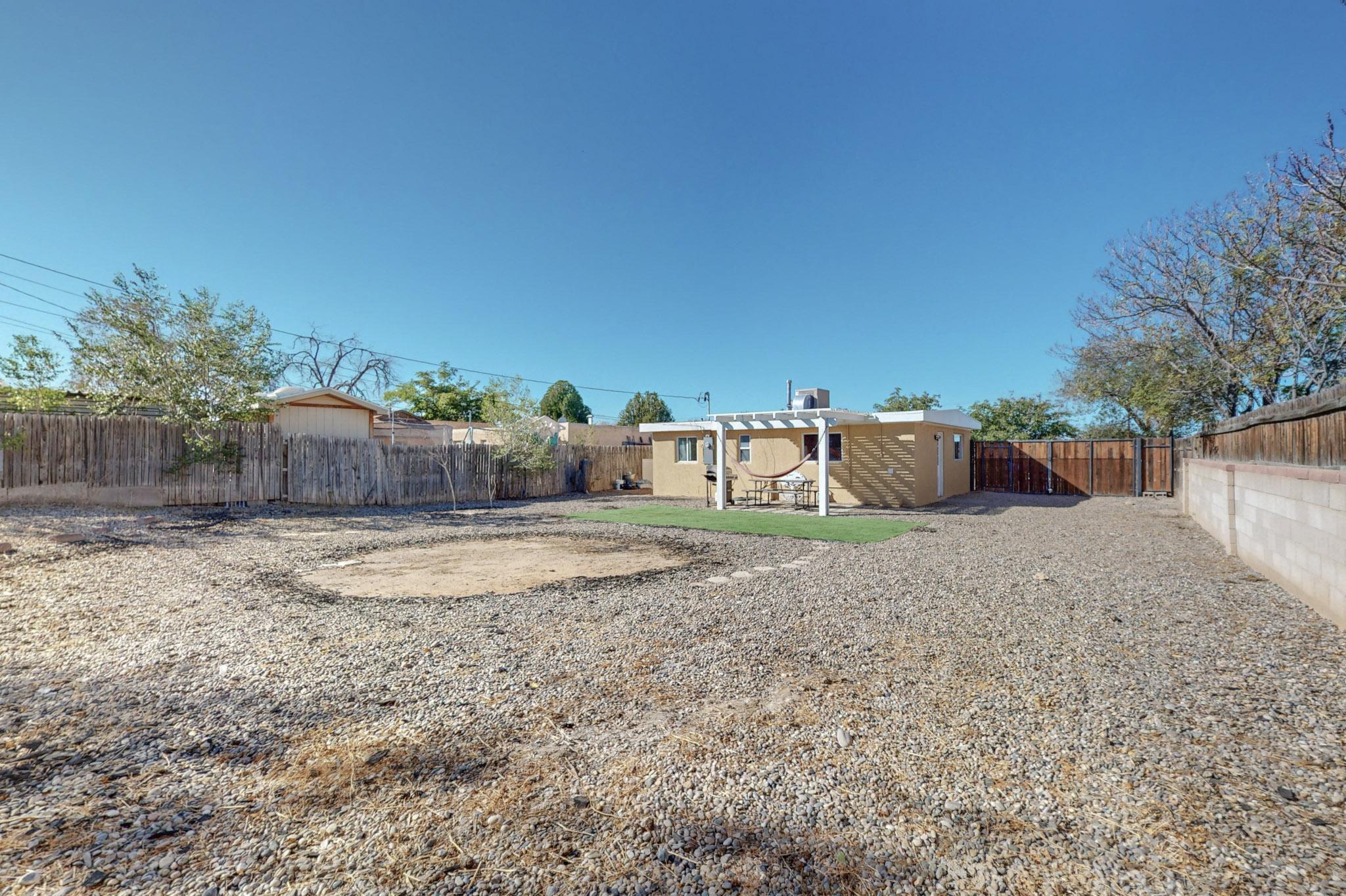 2824 SOLANO Drive NE