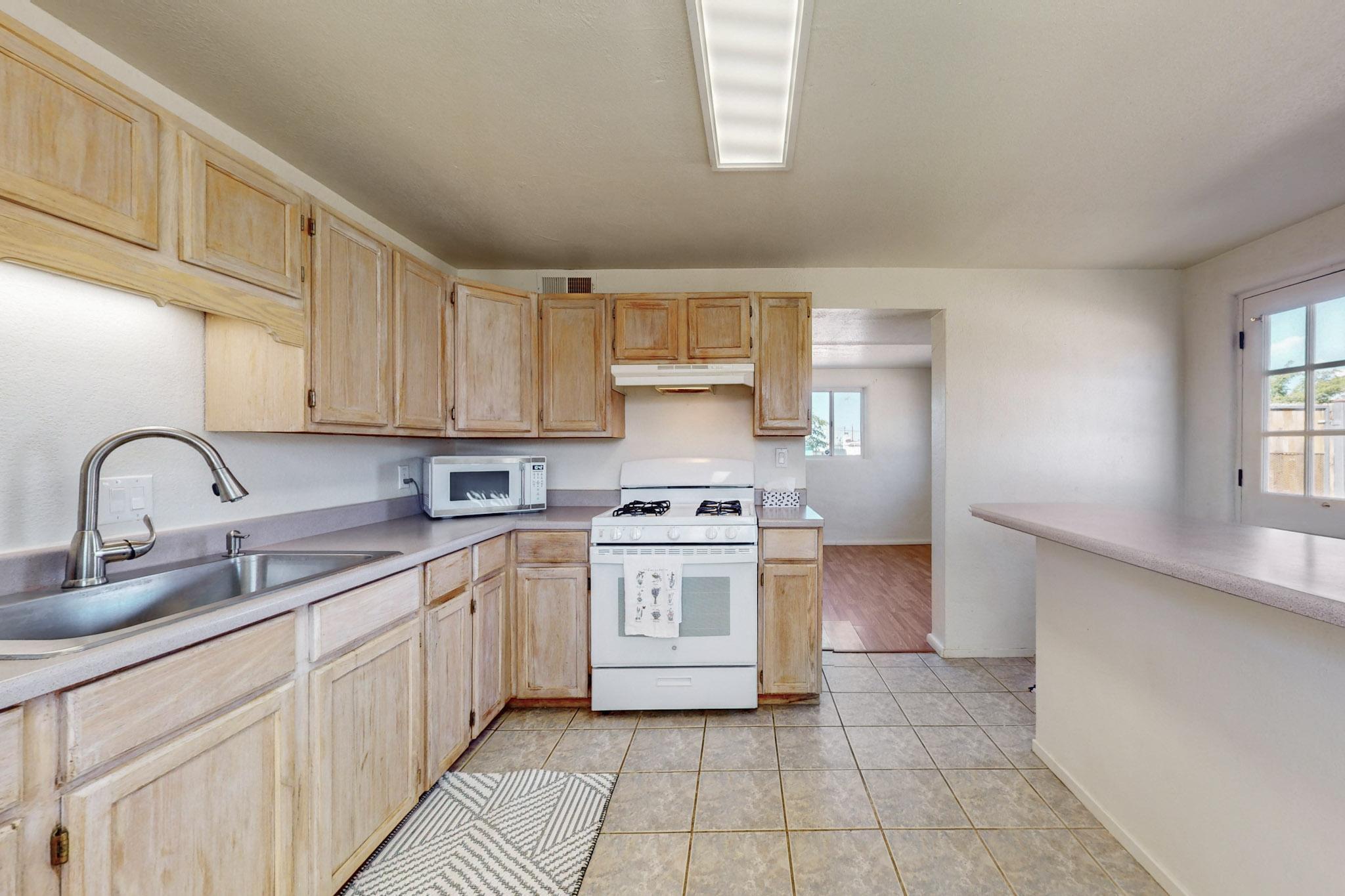 2824 SOLANO Drive NE