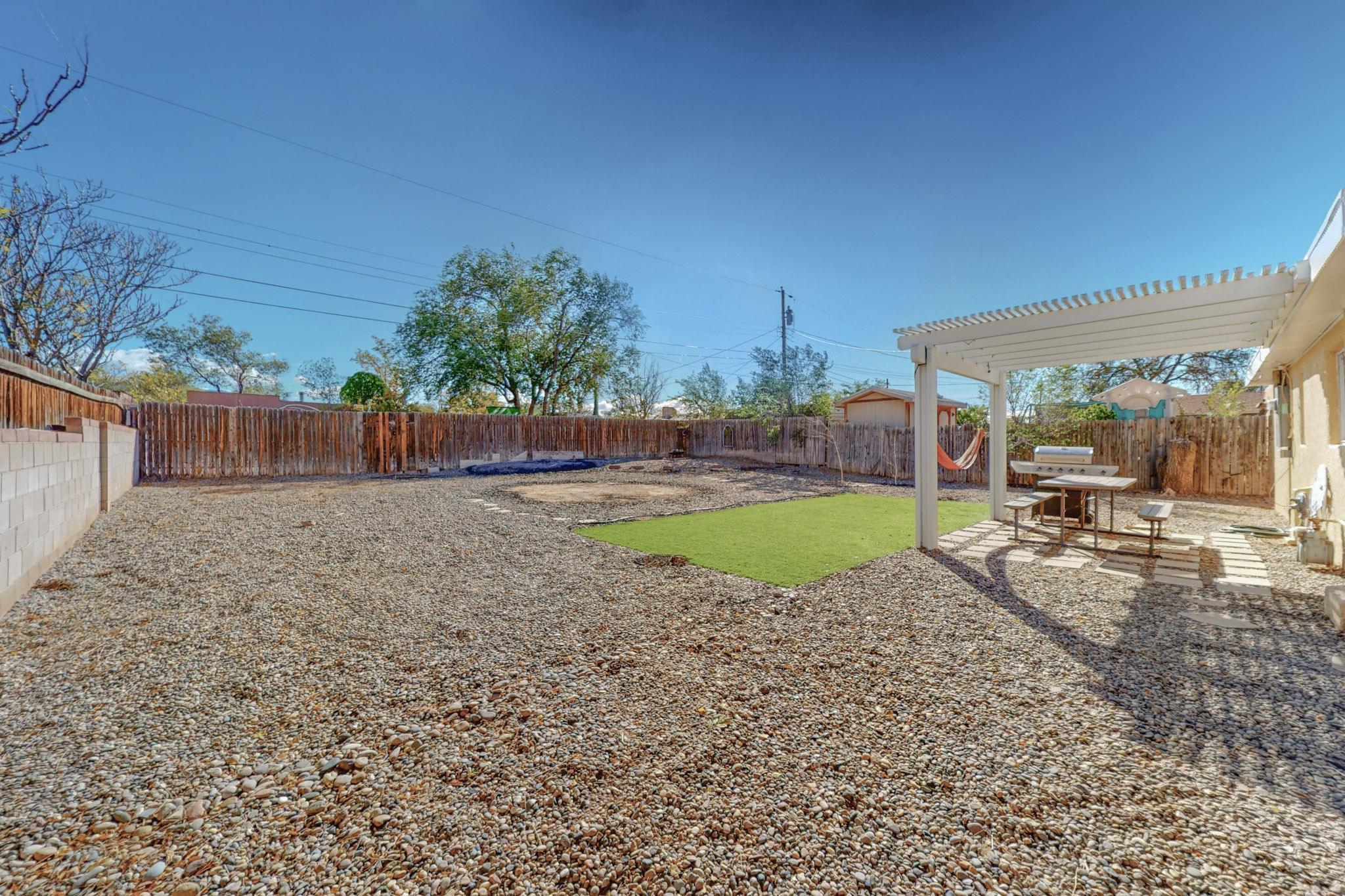 2824 SOLANO Drive NE