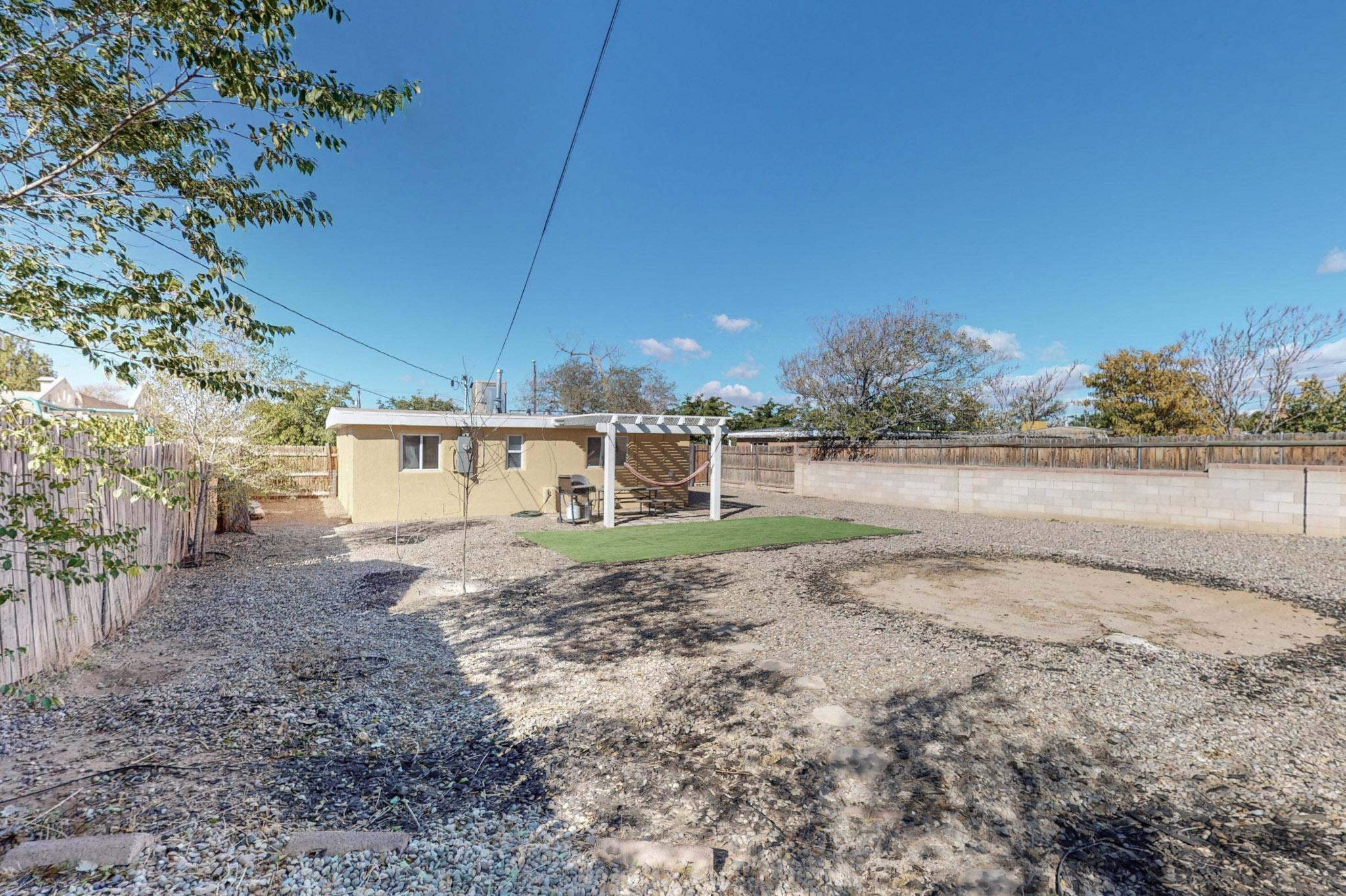 2824 SOLANO Drive NE