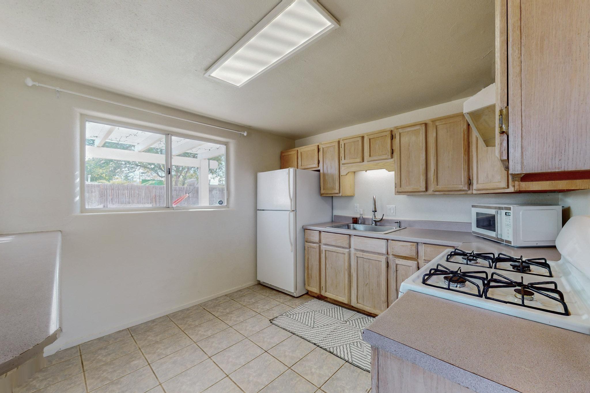 2824 SOLANO Drive NE