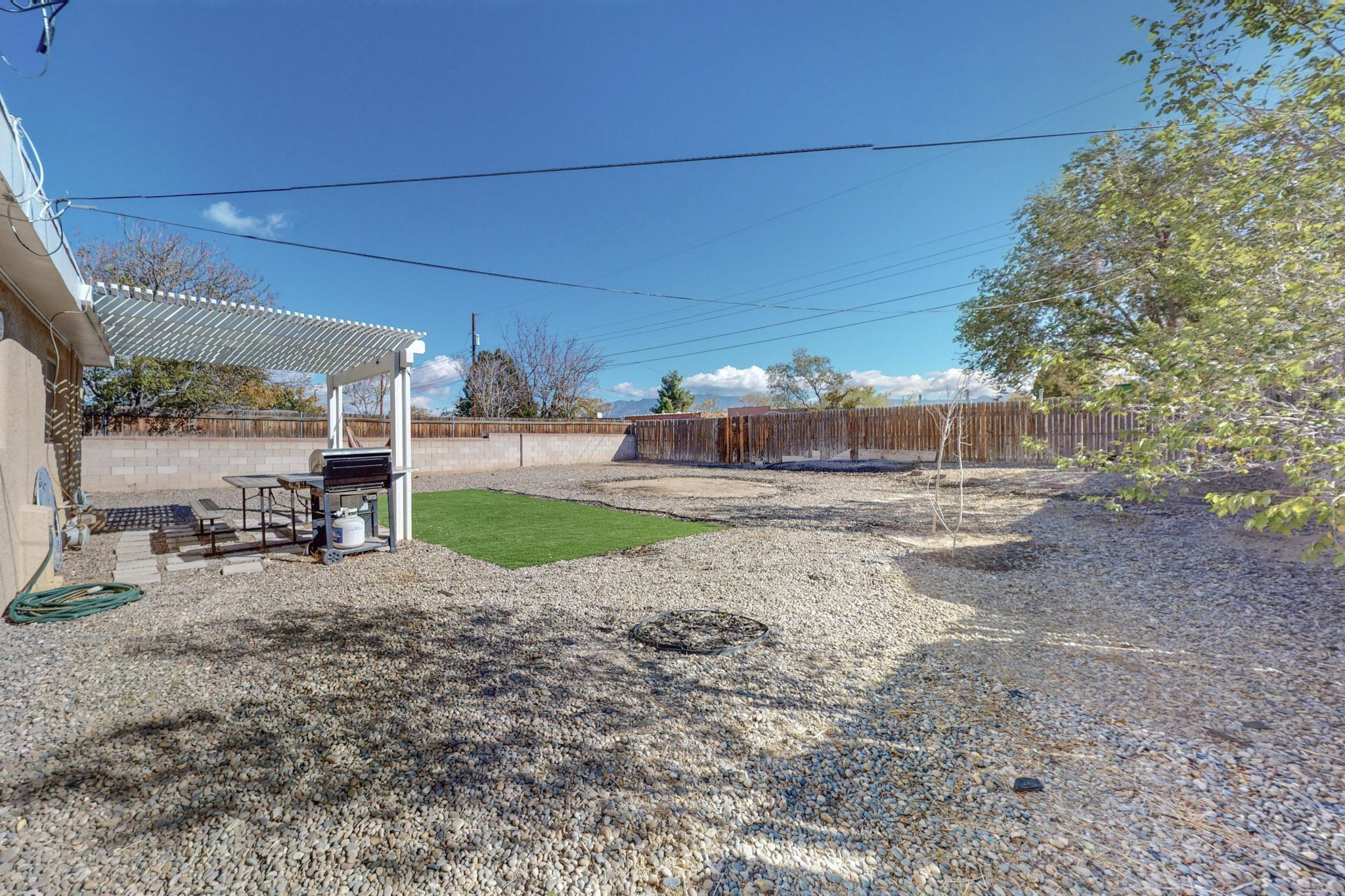 2824 SOLANO Drive NE